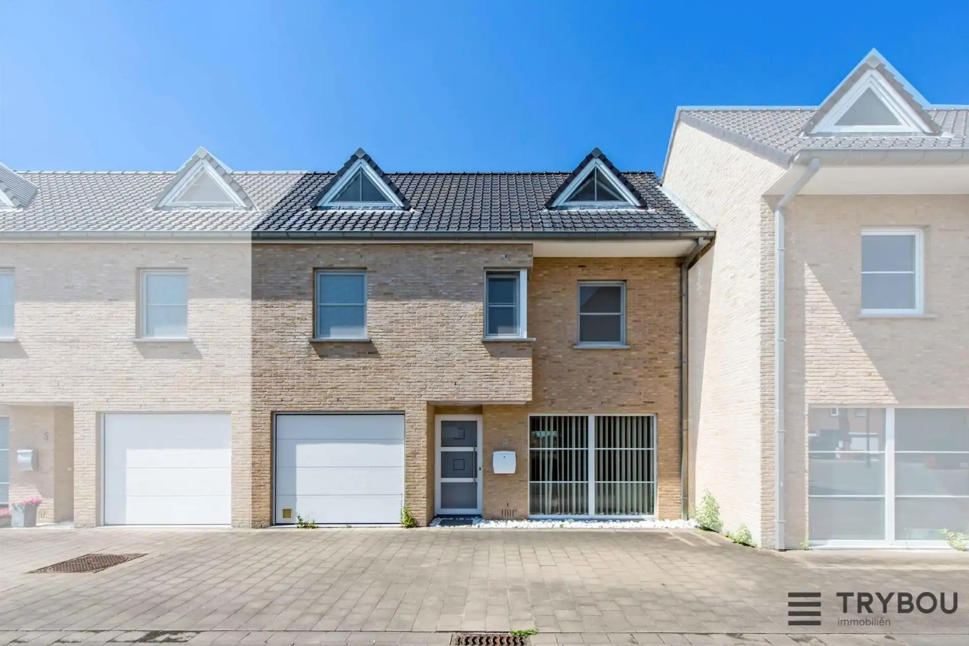 Rustig gelegen, verrassend ruime woning met 3 slaapkamers foto {{pictureIndex}}