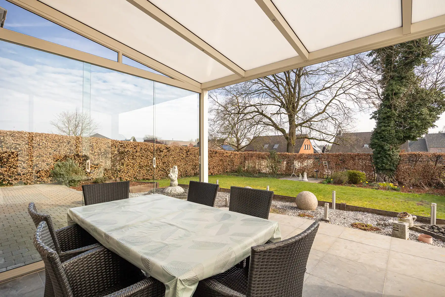 INSTAPKLARE, RIANTE GEZINSWONING MET 5 SLAAPKAMERS,  RUIMTE VOOR VRIJ BEROEP, INPANDIGE GARAGE IN KELDER EN GUNSTIG EPC OP PERCEEL VAN 11A30CA TE OUDSBERGEN foto 21