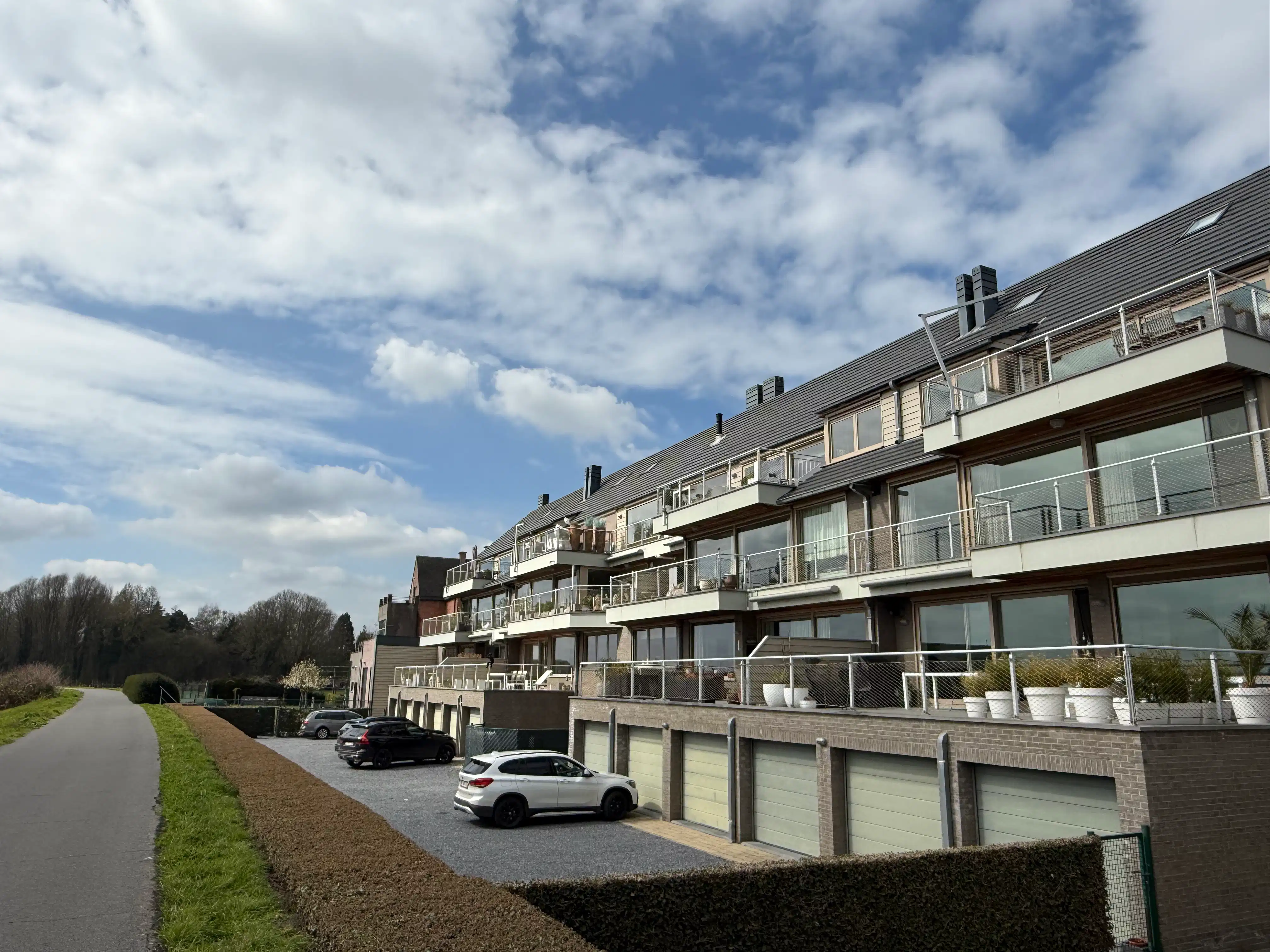 Exclusief dakappartement met uniek waterzicht, royale ruimtes en uitzonderlijk grote garage! foto 2