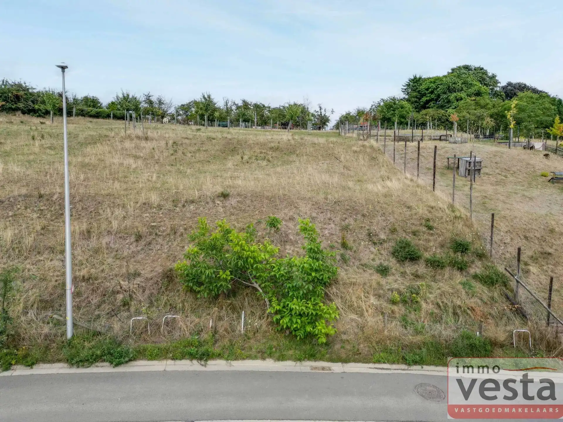 Ruim perceel bouwgrond met landelijke ligging foto 3