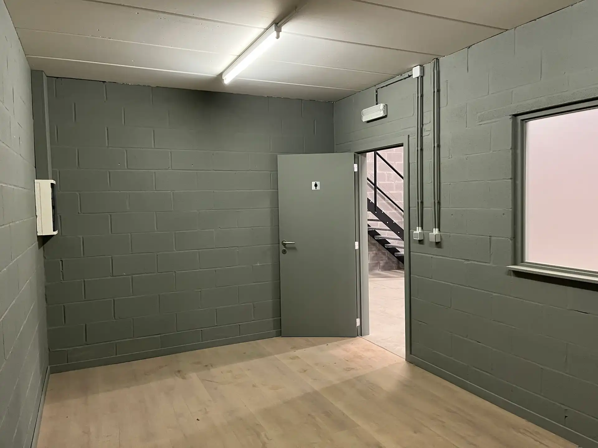 Magazijnen  vanaf 300m² tot 750m² te huur foto 6