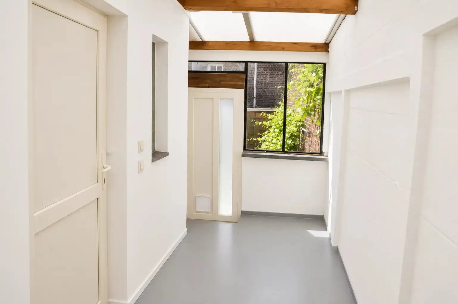 GEZELLIGE WONING MET 2 RUIME SLPK'S OP EEN RUSTIGE LOCATIE IN  BORGLOON foto 11