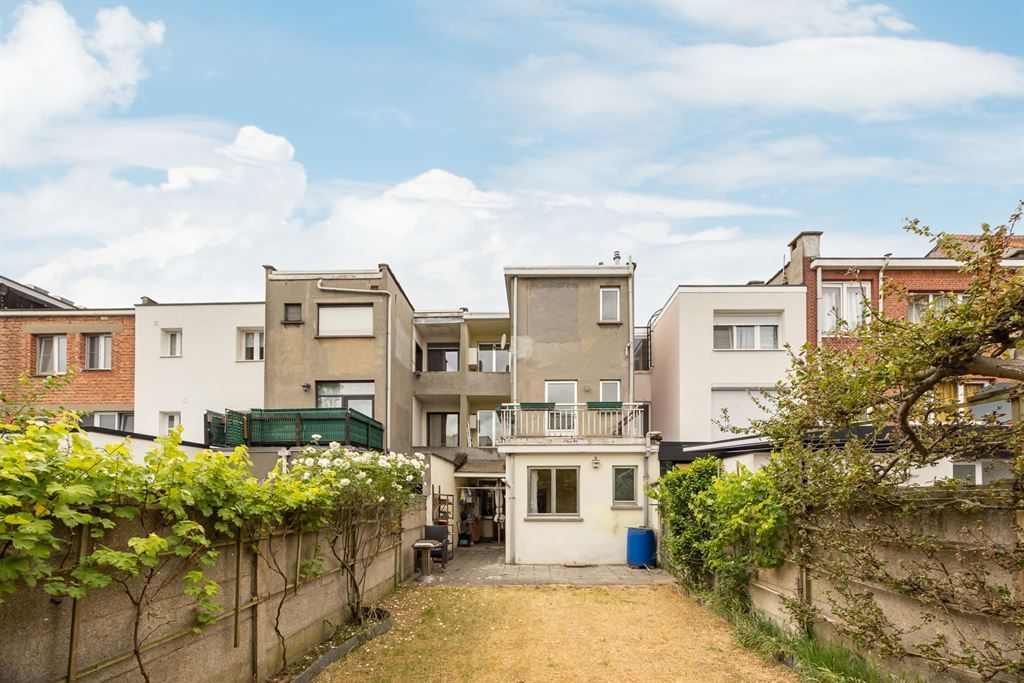 Zeer ruime, te renoveren woning met tuin foto 13