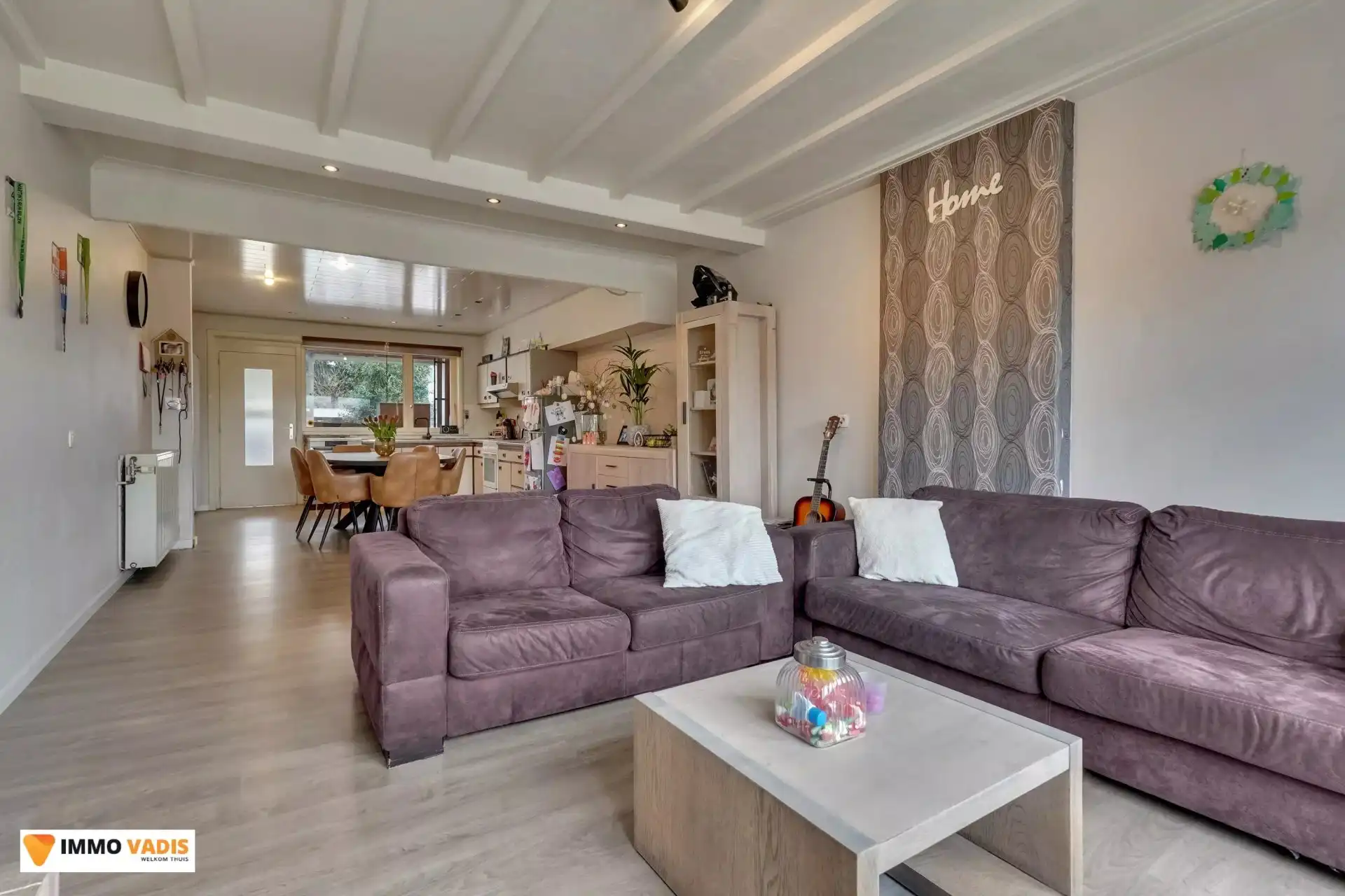 Ruime halfopen bebouwing met 3 slaapkamers en inpandige garage foto 4