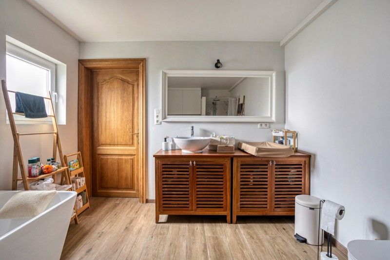 Gerenoveerde halfopen woning met 3 slaapkamers, zonnige tuin en inpandige garage in hartje Wakken! foto 15