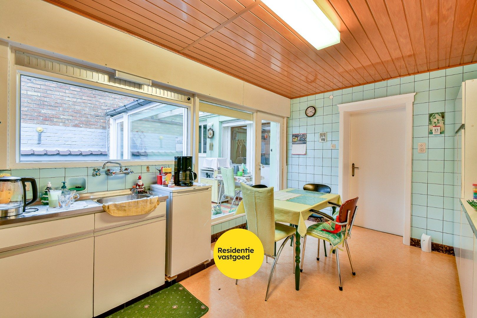 Te renoveren gezinswoning met drie slaapkamers en zongerichte tuin foto 5