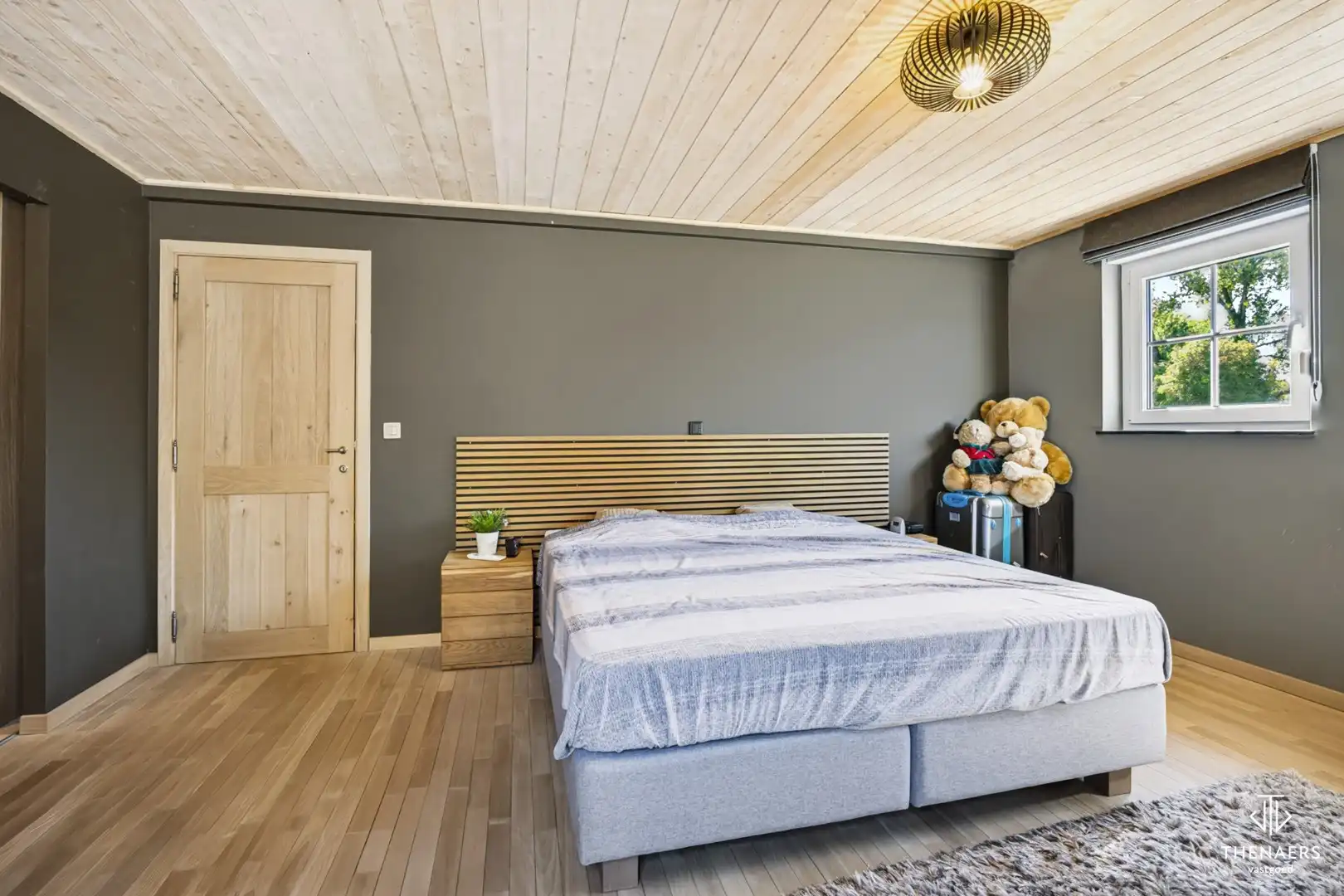 Ruime en karaktervolle woning met 4 slaapkamers, 2 badkamers en prachtige tuin – optioneel met achterliggende weide. foto 30