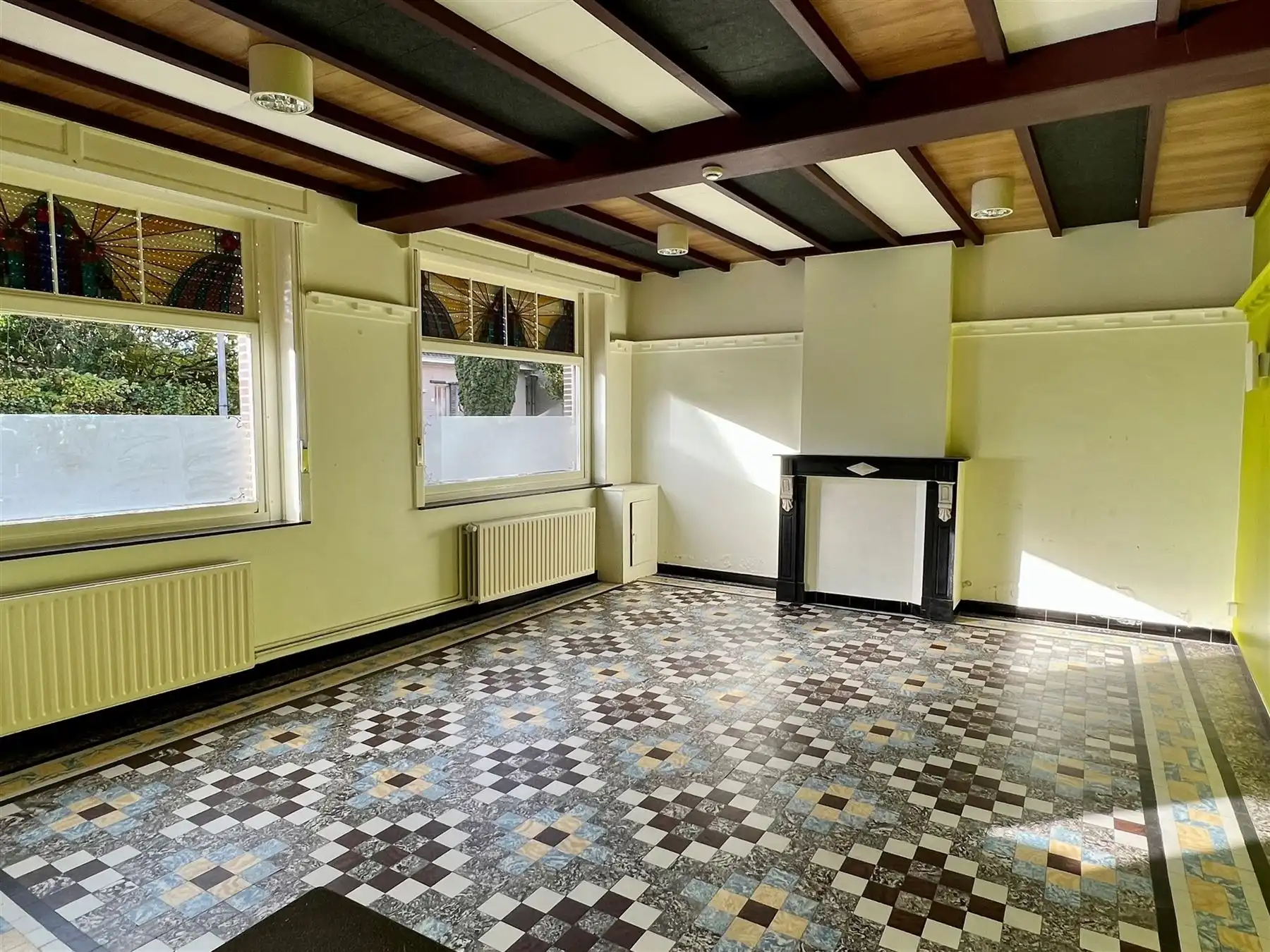 Veelzijdig en ruim commercieel pand met woonst foto 6