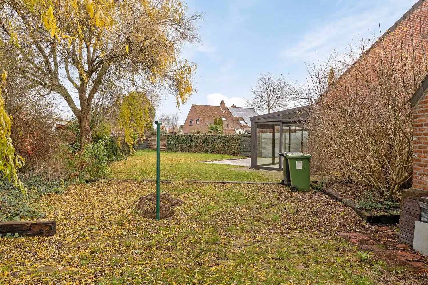 Ruime halfopen gezinswoning met 4 slaapkamers, garage en tuin gelegen in een residentiële straat te Drongen foto 13
