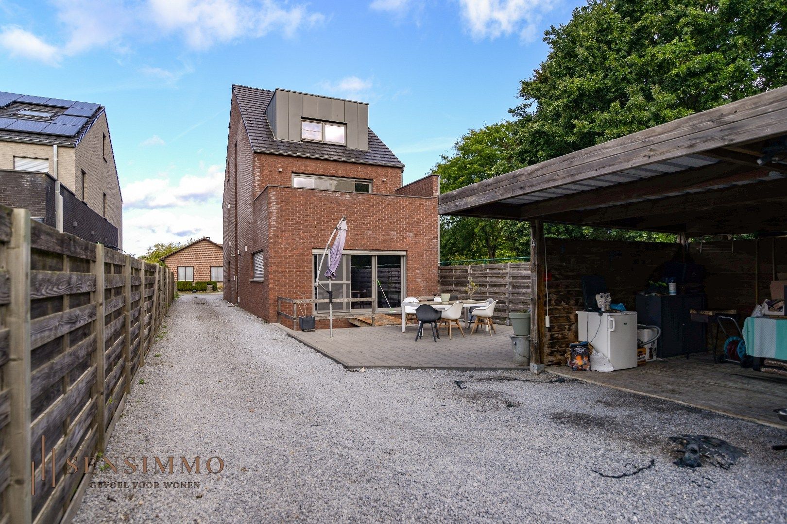Ruim en instapklaar duplex appartement met carport en terras foto 24