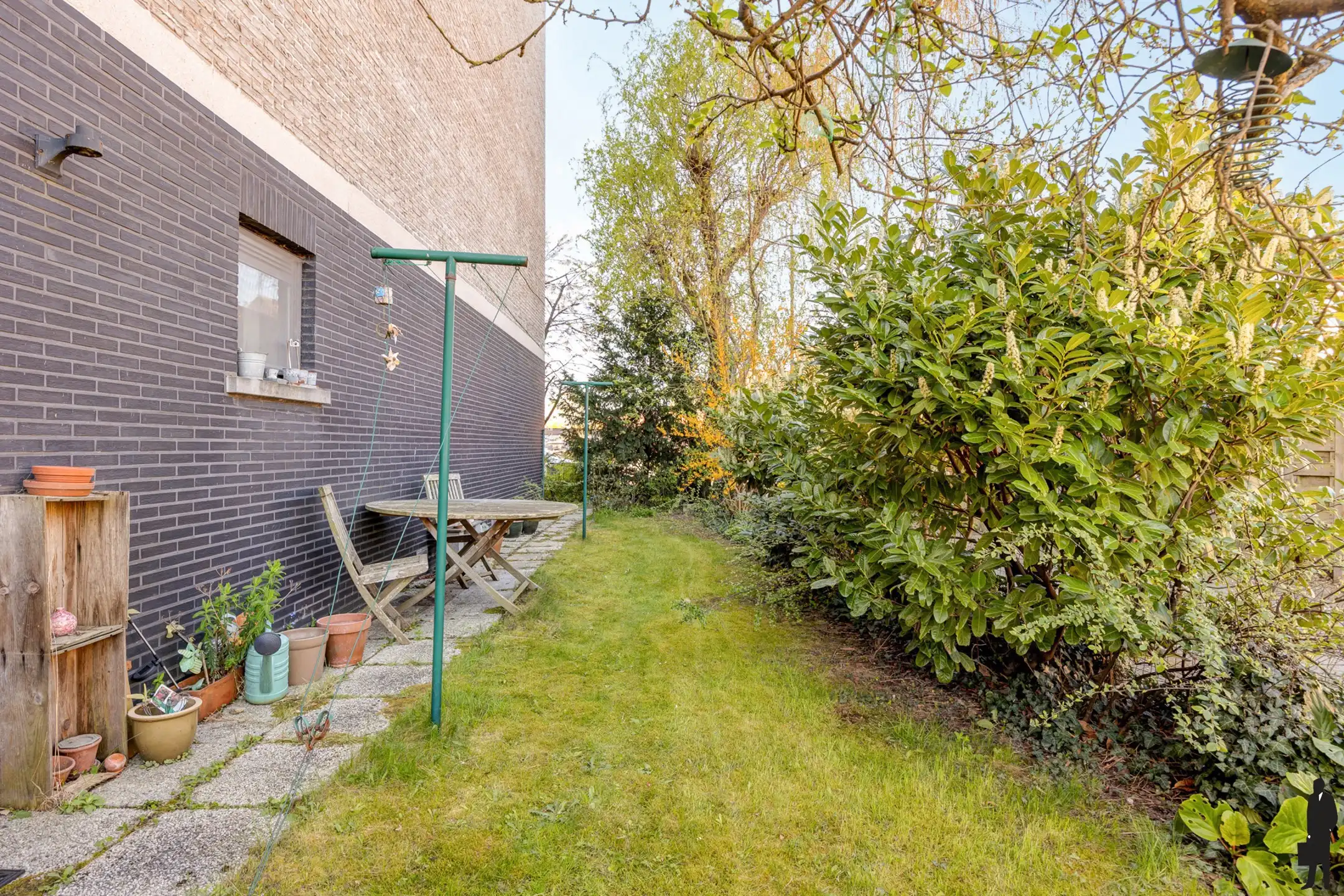 Ruim gelijkvloers hoekappartement met tuin en grote garage foto 8