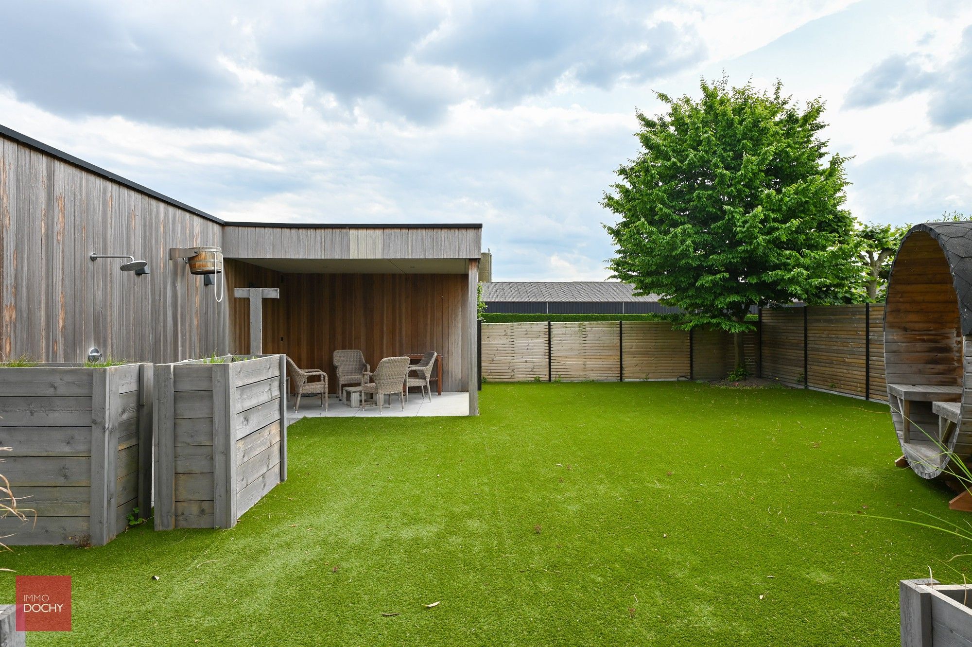Mooie alleenstaande energiezuinige woning (A-label) met alle comfort en discretie foto 9