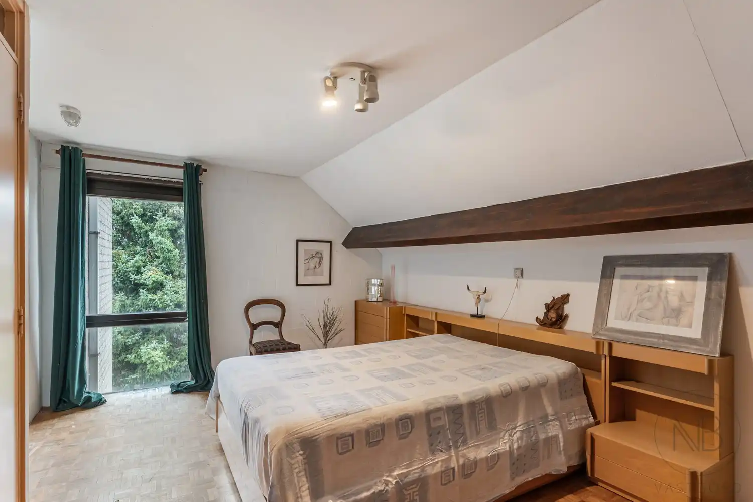 Pand met vergunde praktijkruimte, woonst, garage en carport in Opglabbeek foto 11