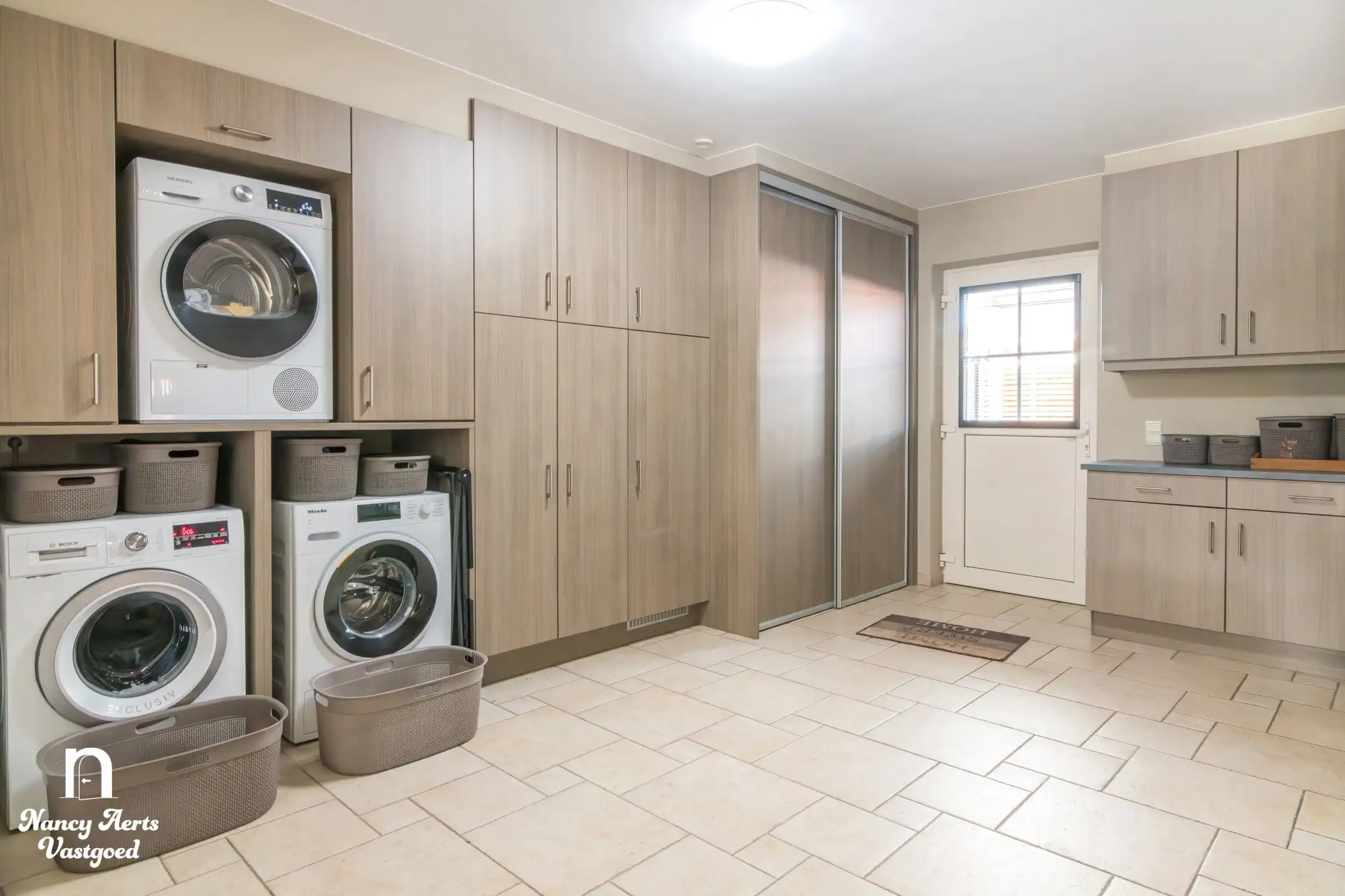 Instapklare woning met goed draaiende kapperszaak aan huis foto 22