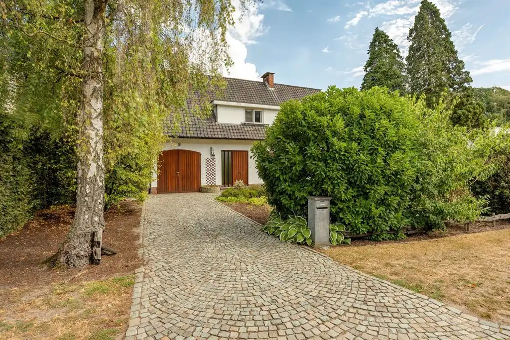 Klassieke te renoveren villa op een mooi hoekperceel in wijk "Hertebos" foto 26