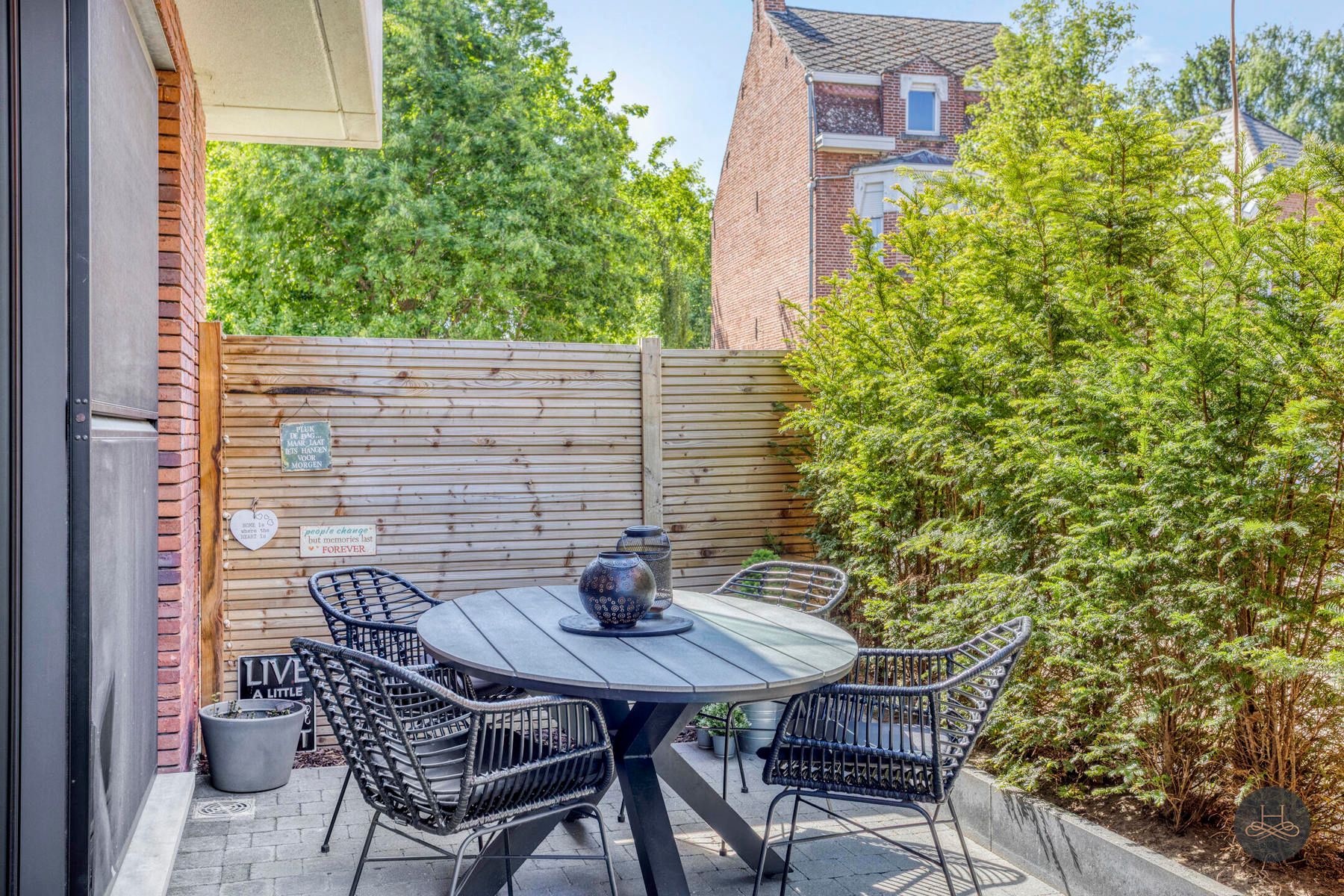 Lichtrijk, recent gelijkvloers appartement met toffe tuin foto 30