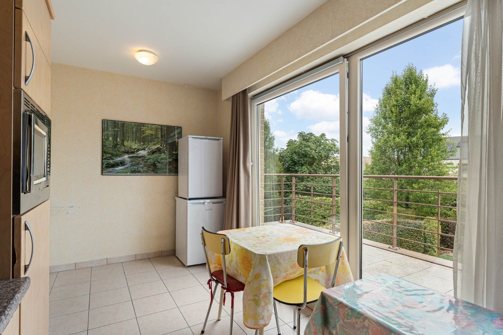 Stijlvol appartement voorzien van 2 slaapkamers, 2 terrassen en een autostandplaats op een rustige locatie in het centrum van Neeroeteren!  foto 16