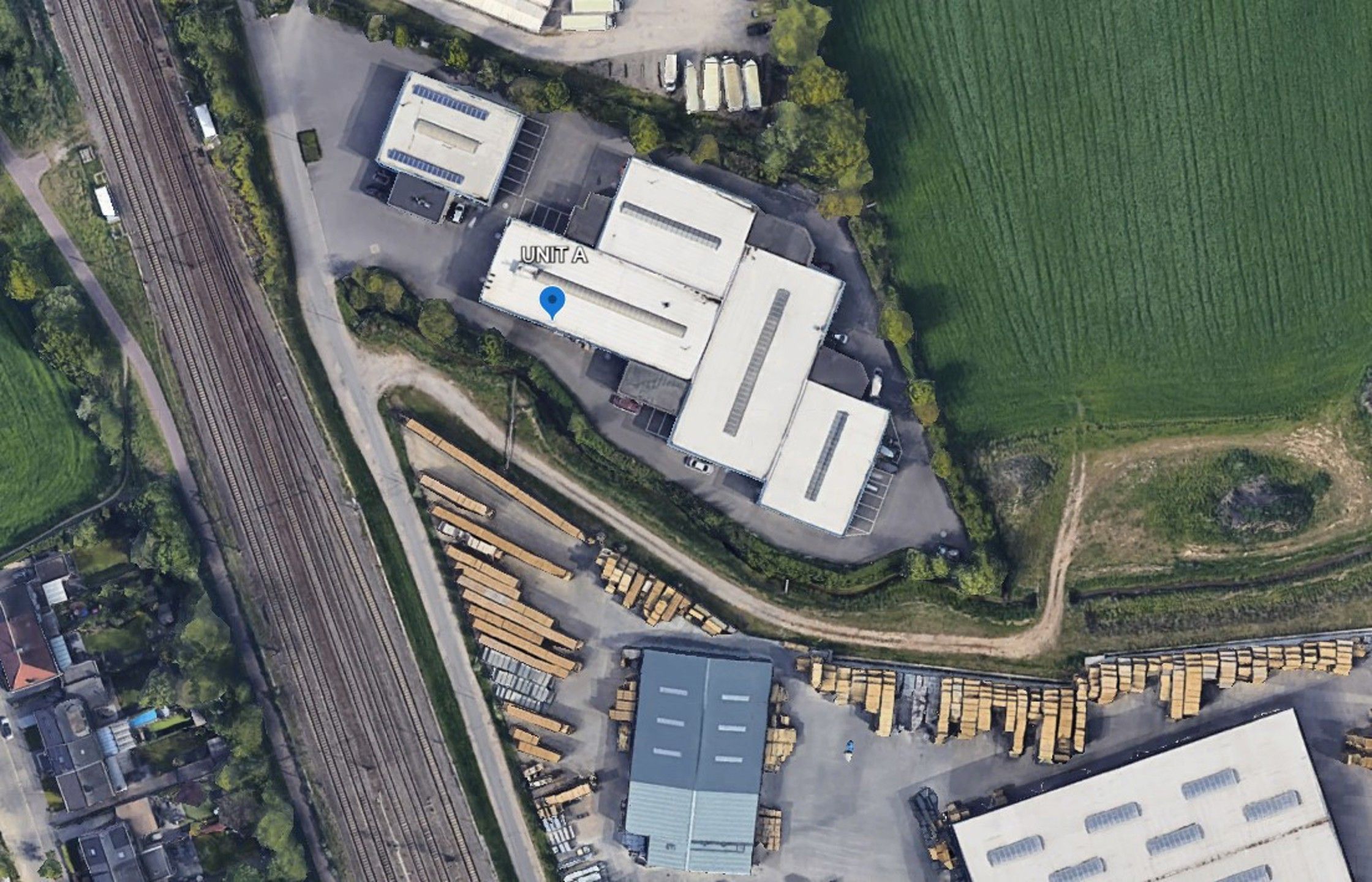 Magazijn met kantoor te Lint foto 2