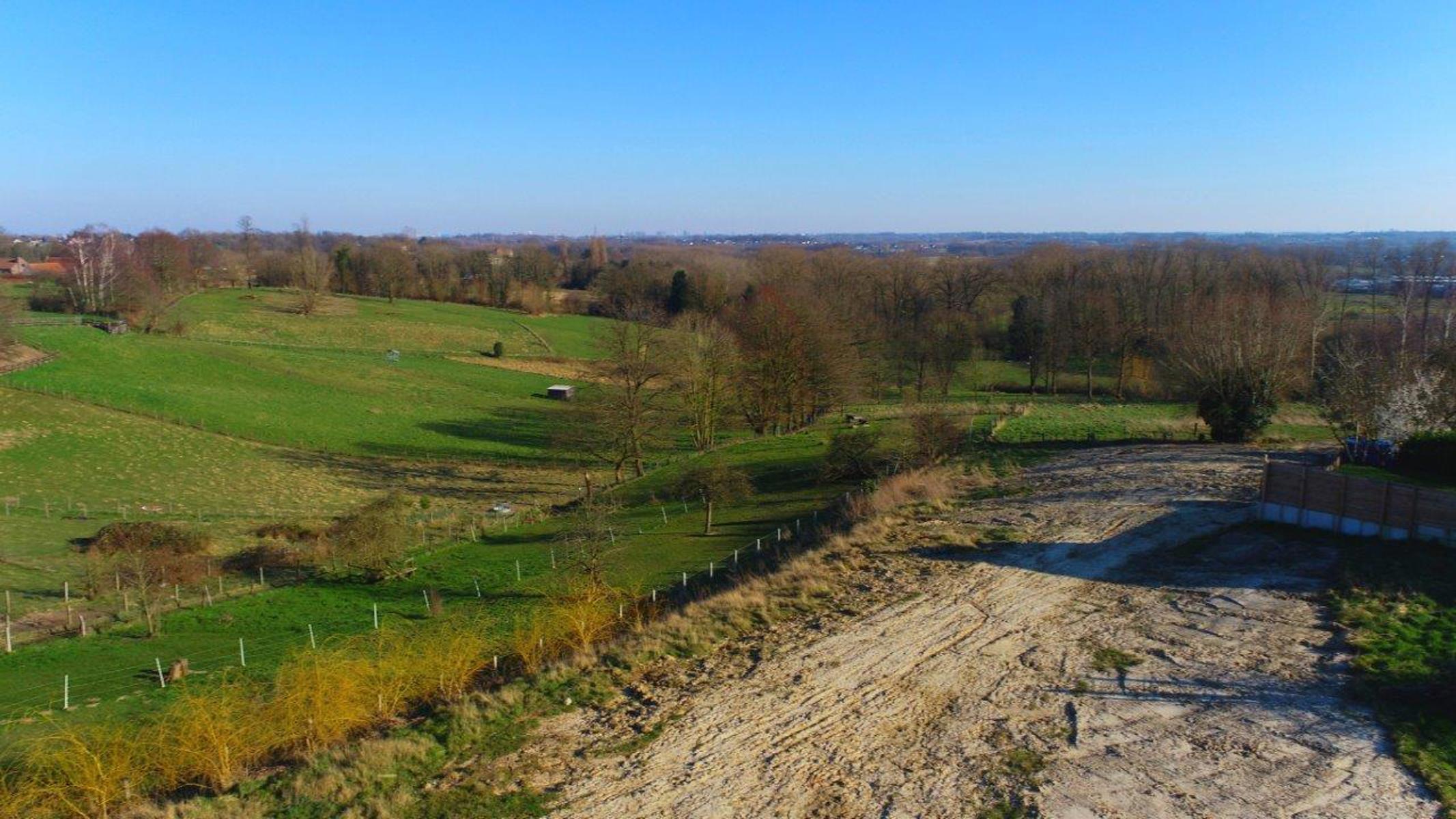 Mooi gelegen bouwgrond geschikt voor half-open bebouwing foto 2