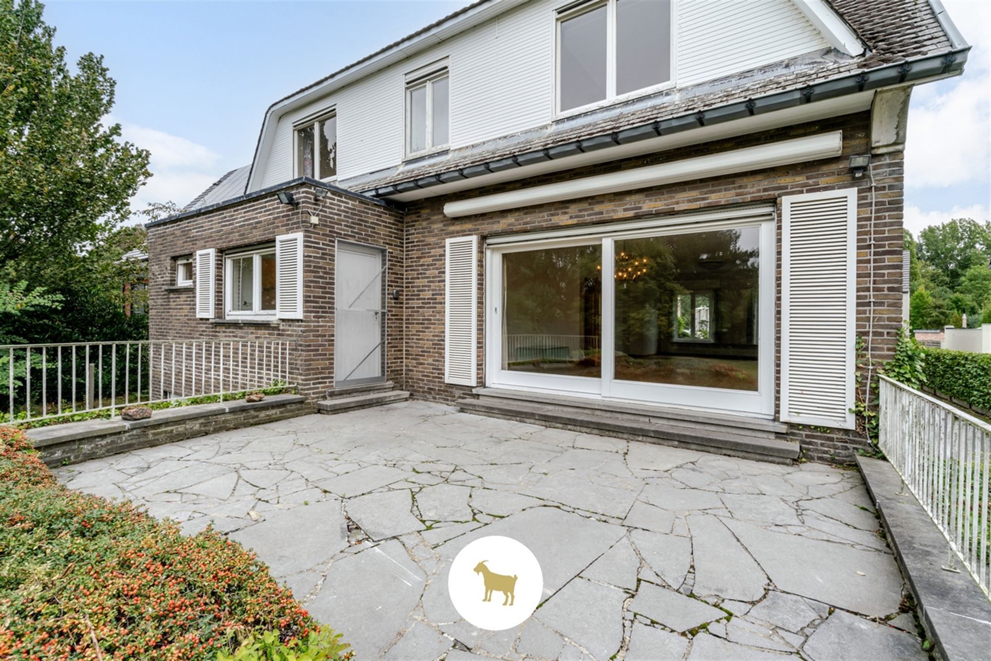 Te renoveren RUIME ALLEENSTAANDE VILLA met 4 SLAAPKAMERS, BUREAU en GARAGE op een prachtig zuidwestgericht PERCEEL van 1.300 m² foto 9