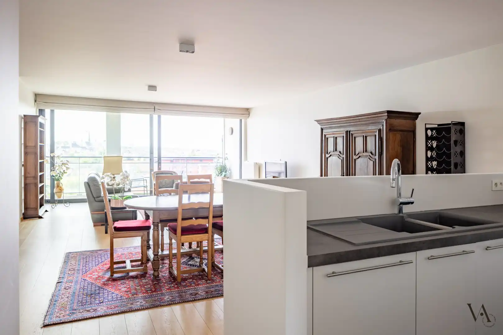 Ruim appartement met 2 slaapkamers en prachtig uitzicht over de jachthaven en het historische centrum foto 3