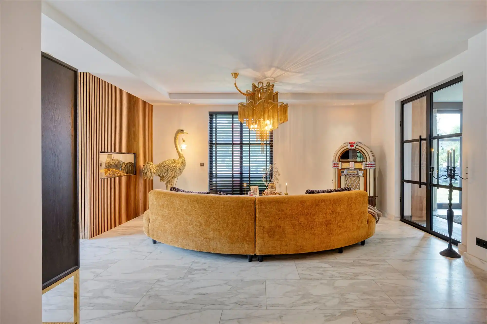 Knappe duo-villa op 8.843 m² in villawijk aan NL-grens. foto 13