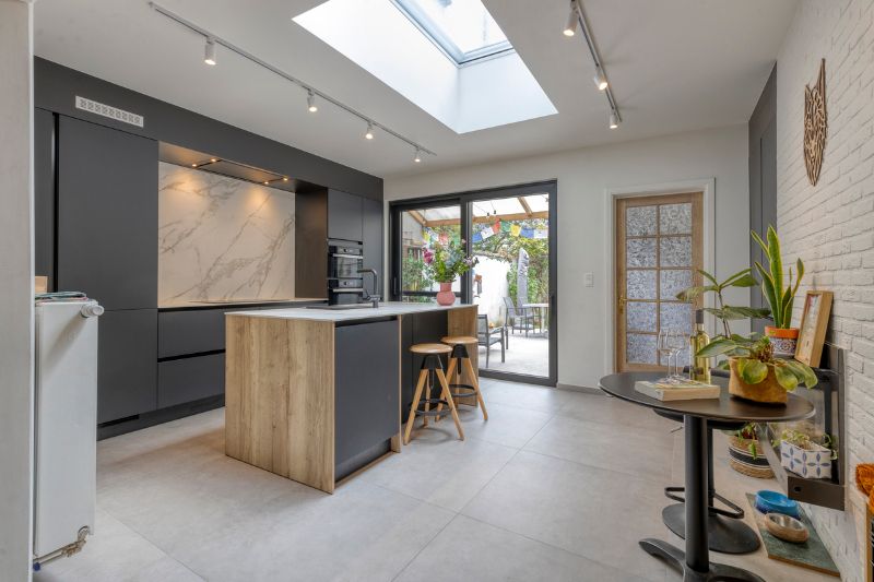 Zonnige authentieke woning met tuintje en topligging! foto 9