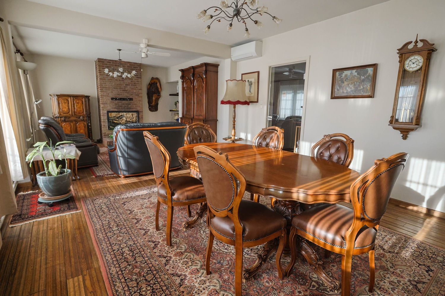 Ruim triplex appartement met vier slaapkamers in hartje Bocholt! foto 8