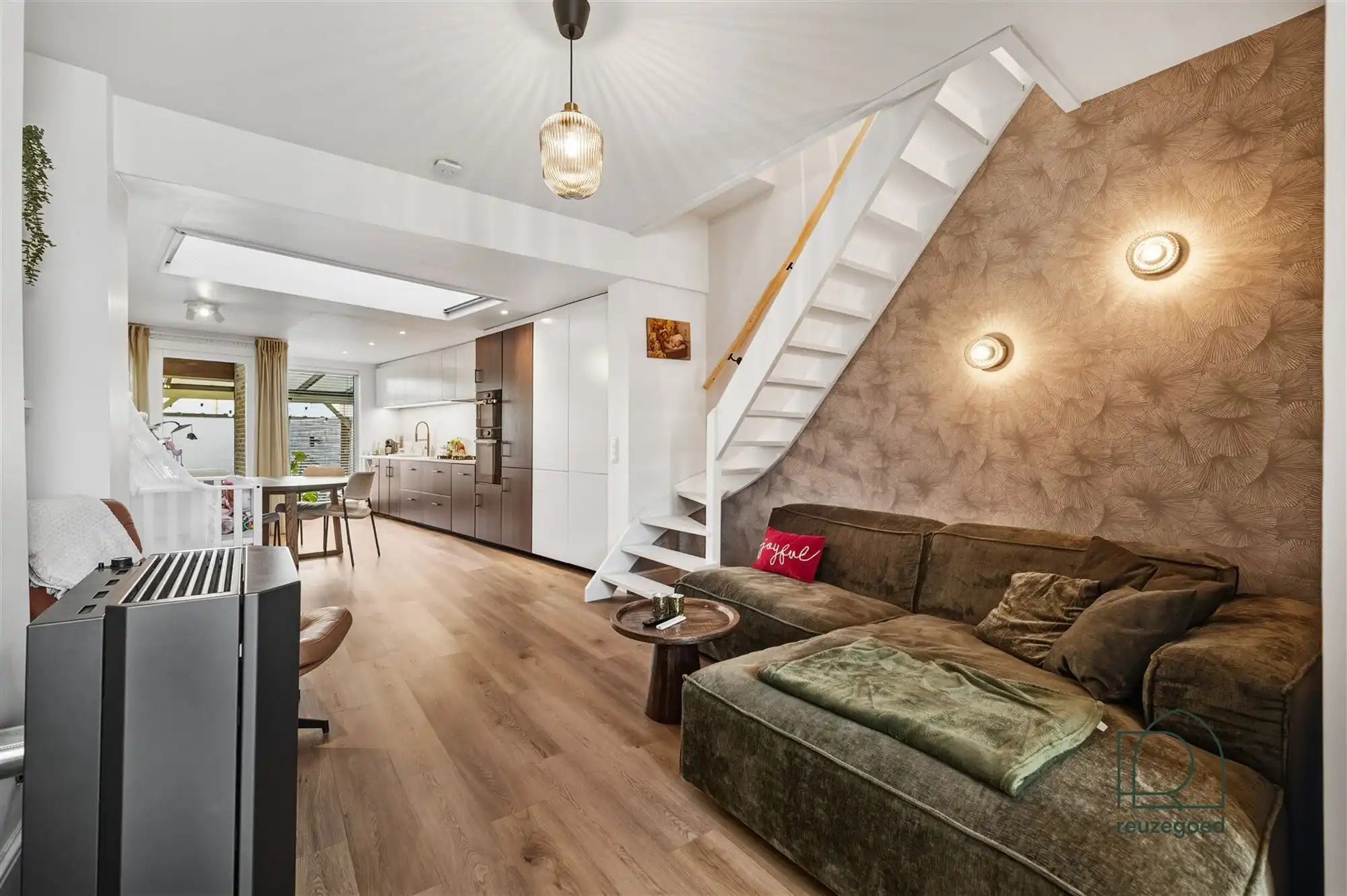 Charmant en gerenoveerd instapklaar huis met 2 slaapkamers  foto 2