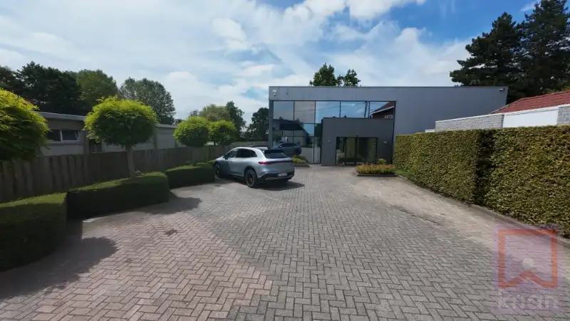 Instapklaar bedrijfsgebouw van 758 m² foto {{pictureIndex}}