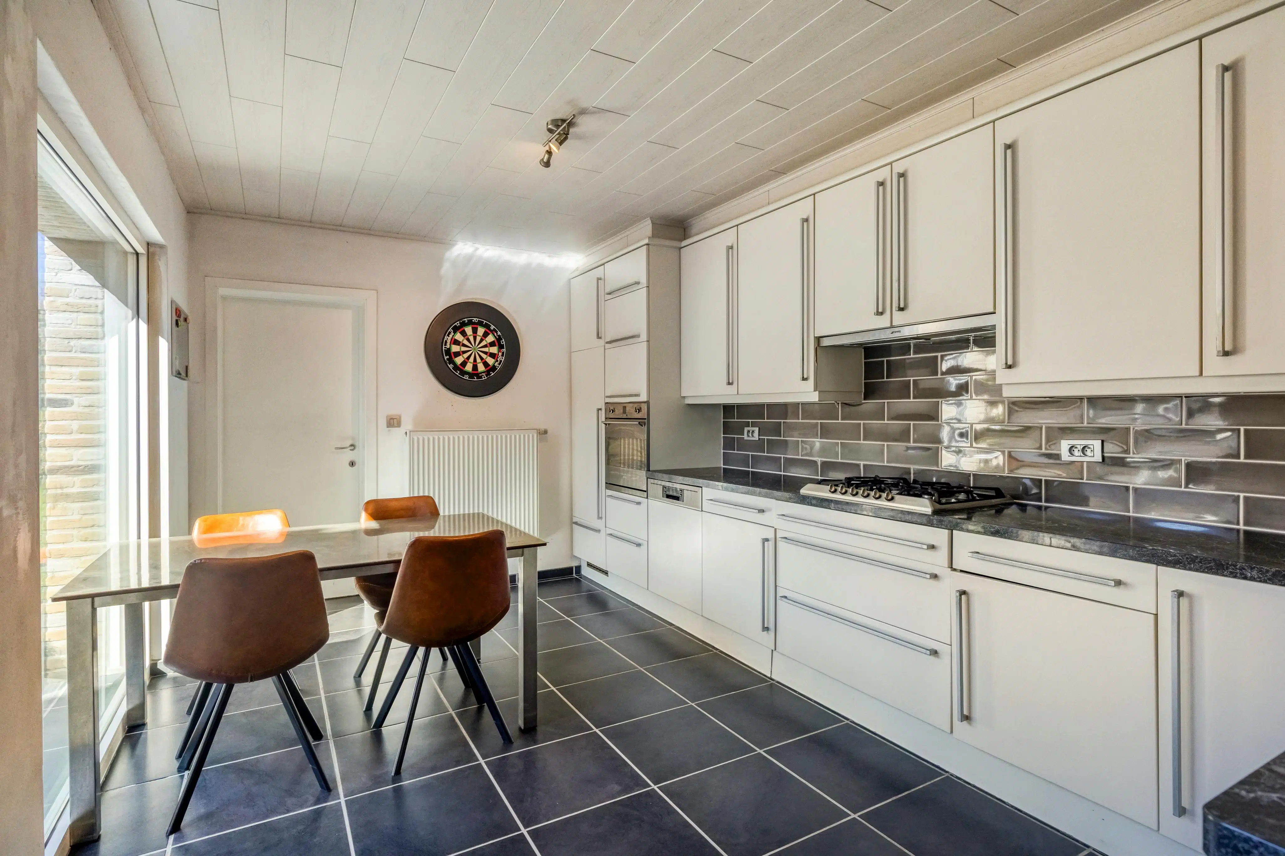 Instapklare woning met 4 slaapkamers en zonnige tuin in Abele foto 5