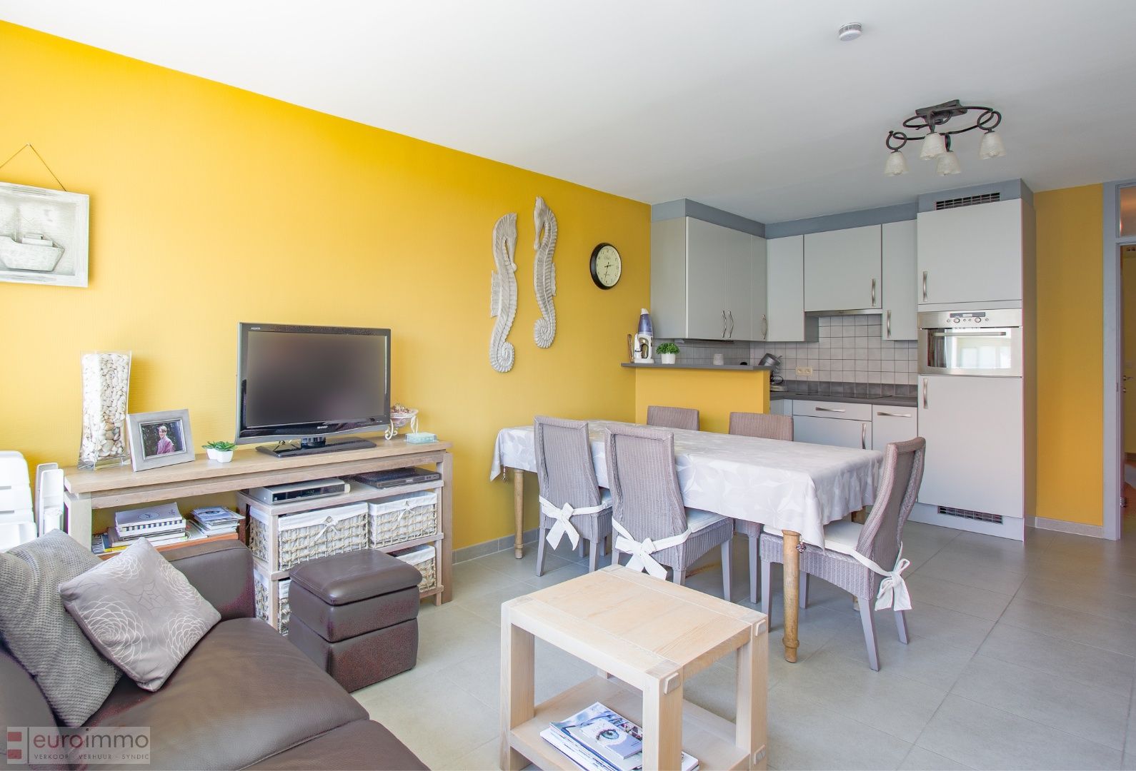 Zuidgericht appartement met 2 slaapkamers in het hart van Nieuwpoort-Bad! foto {{pictureIndex}}