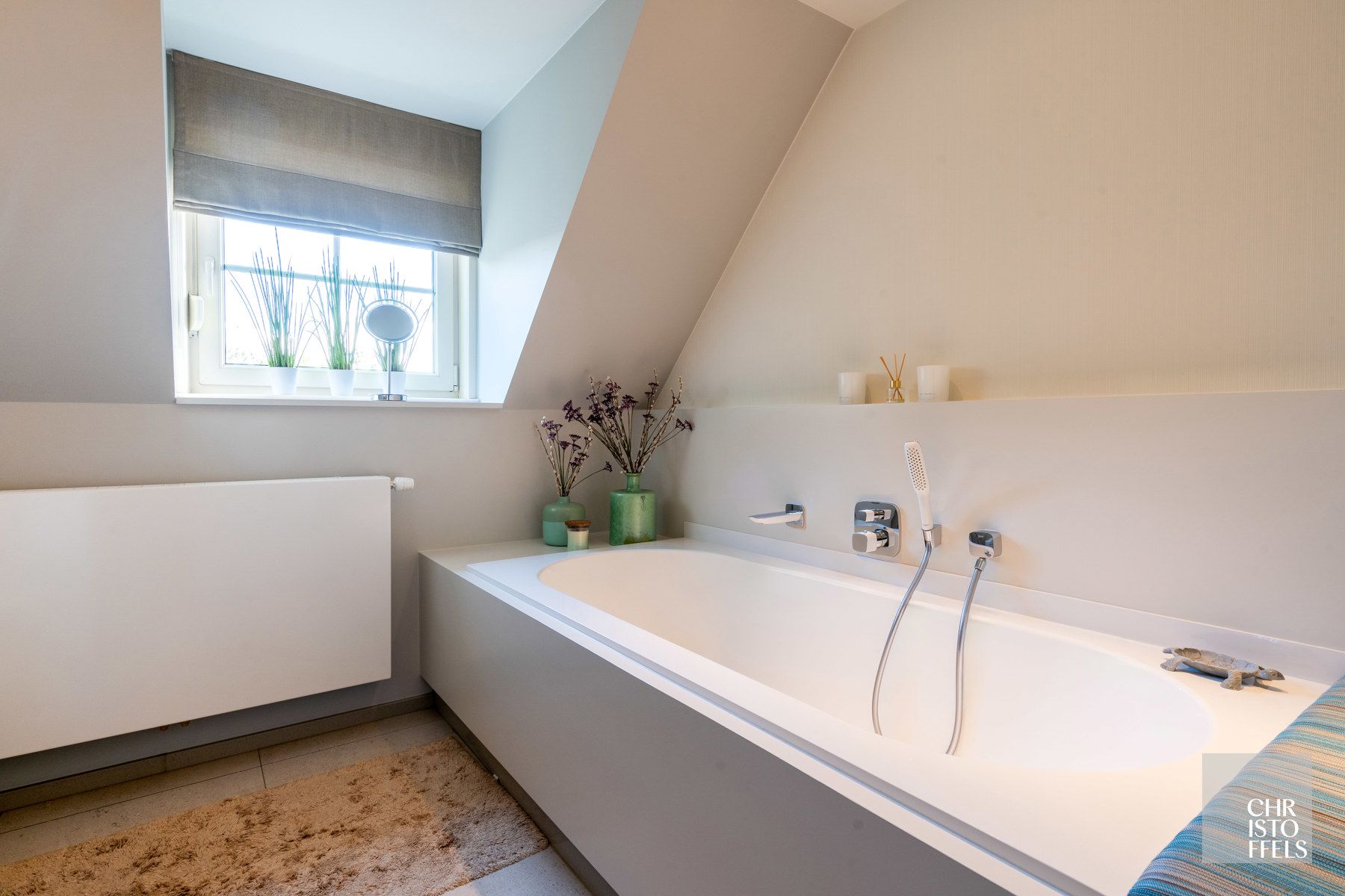 Eigentijdse villa (428m²) met zwembad en 2de woning (187m²) op perceel van 47a63ca.  foto 15