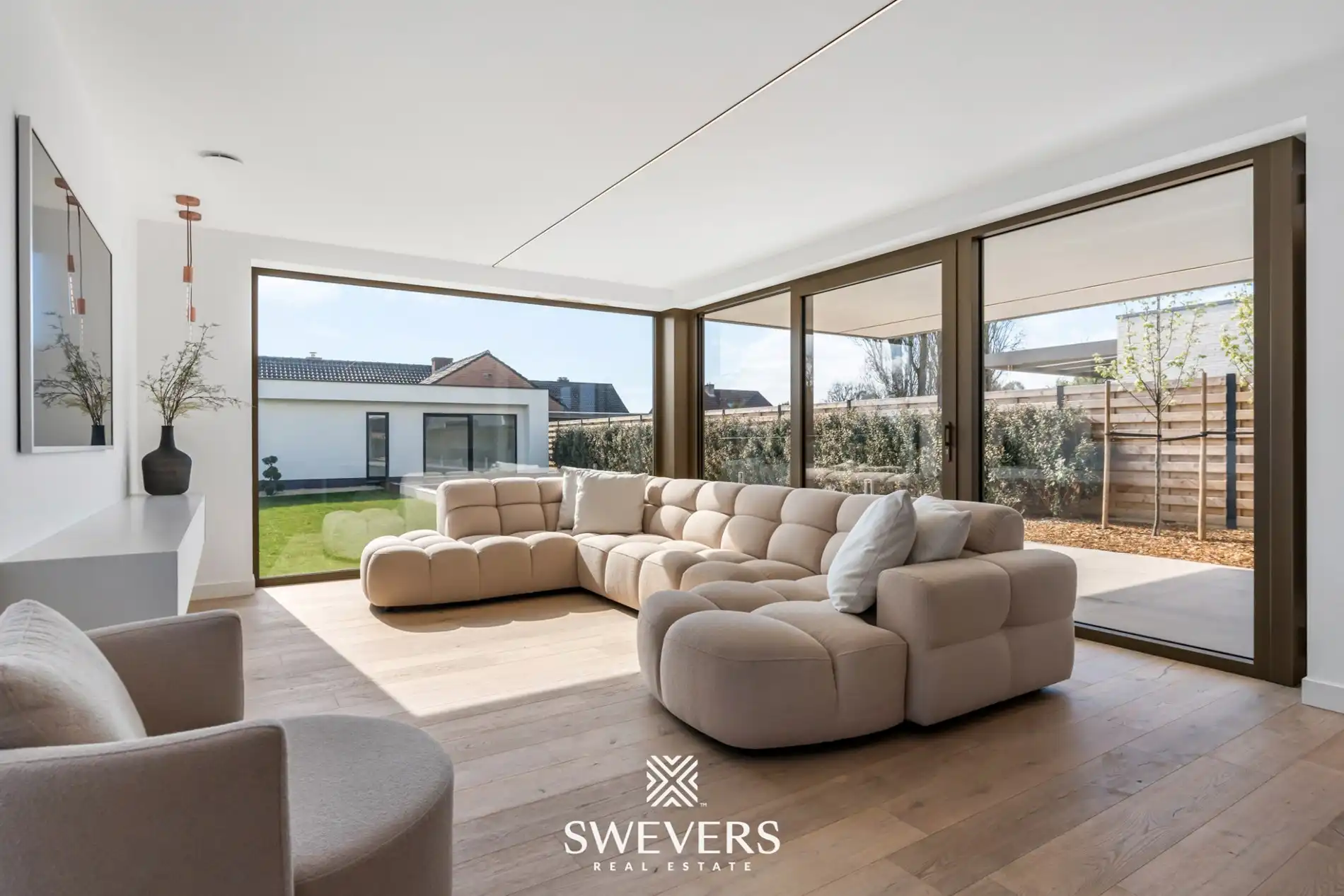 Moderne architectenwoning met hoogwaardige afwerking en zwembad in Paal foto {{pictureIndex}}