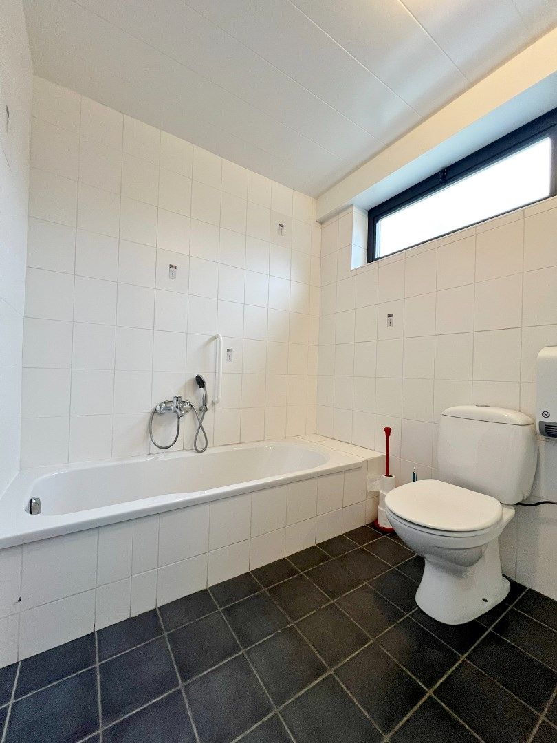 Instapklare woning met garage en ruime koer/tuin op centrale ligging te Ieper foto 14