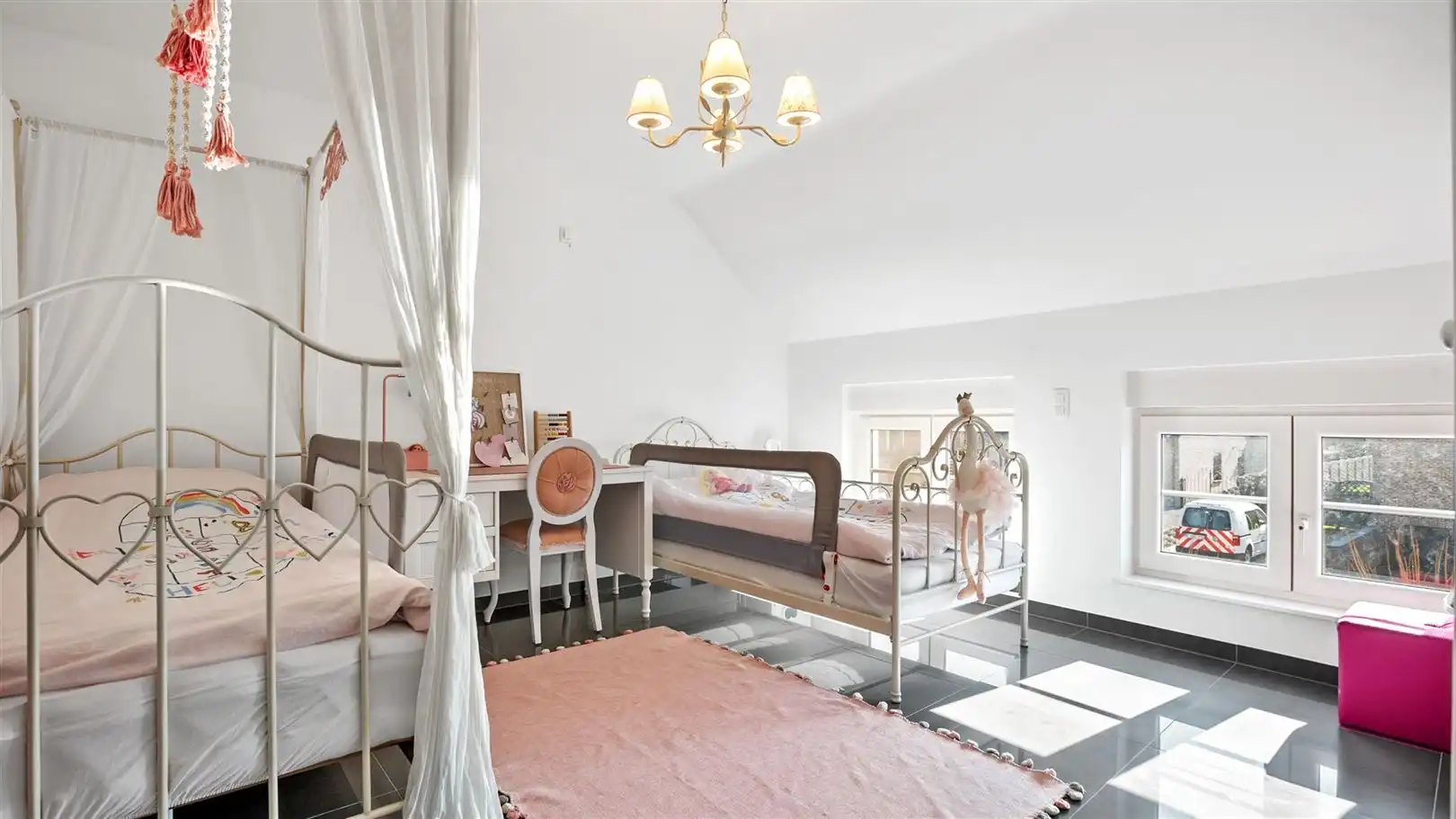 TE KOOP: Kwalitatief afgewerkte woning te Heusden-Zolder! foto 13