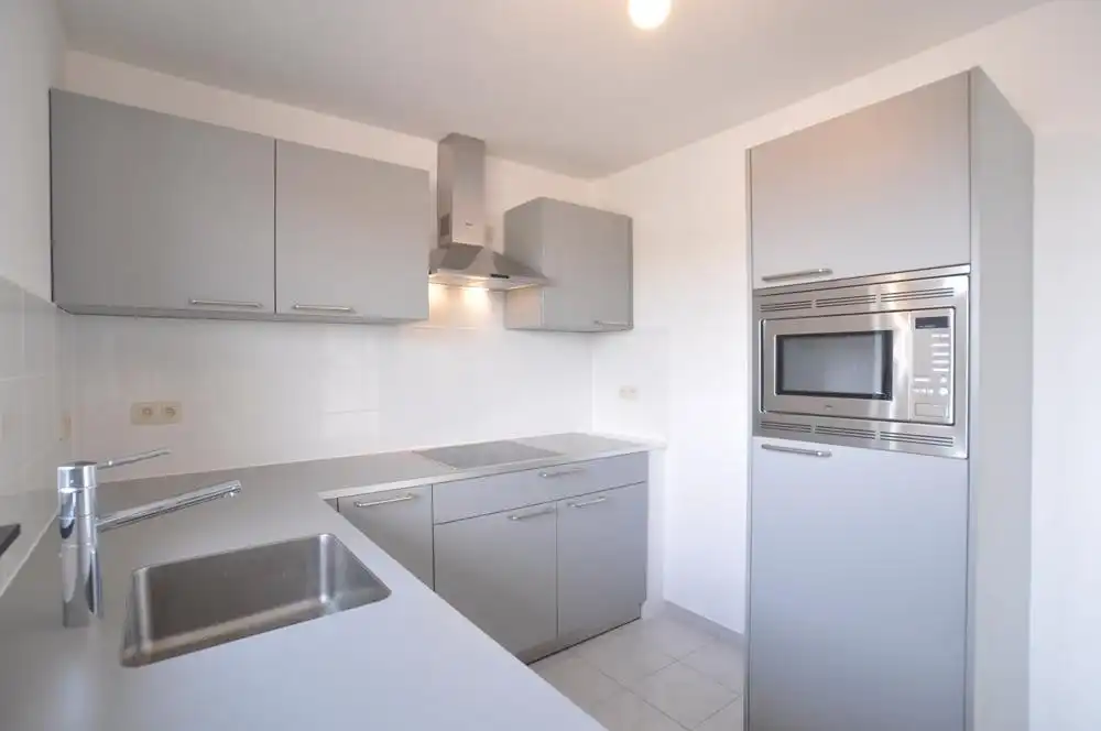 Ruim appartement te koop in Residentie Capricornus te Rekem foto 4