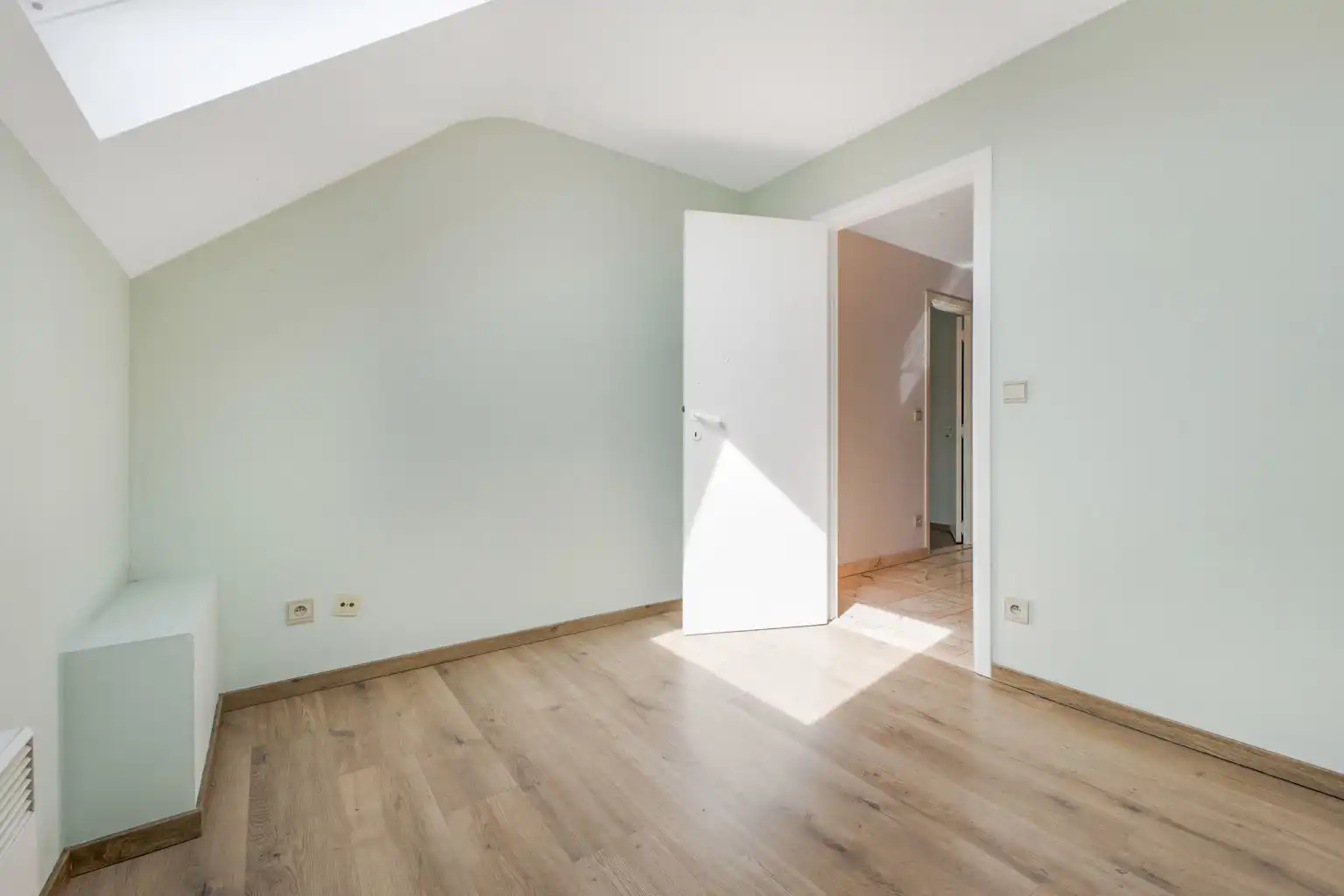 Appartement met 3 slpks, bureel, terras, kelder en garage foto 12