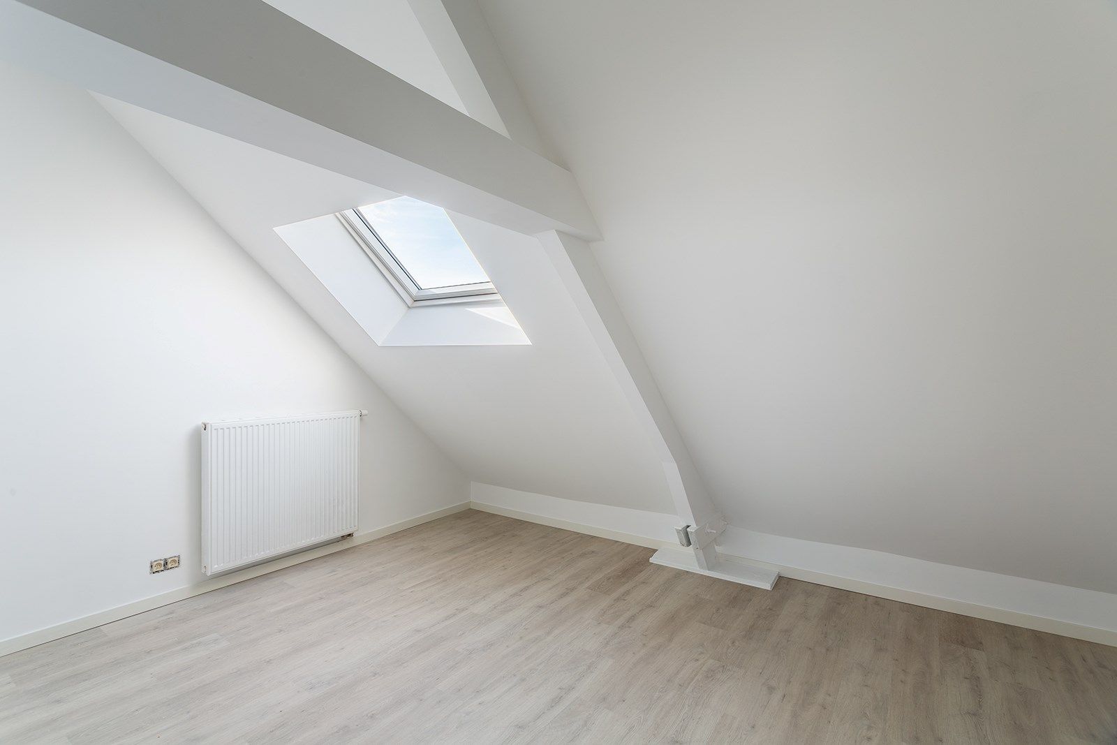 Gerenoveerde woning met 4 slaapkamers foto 23