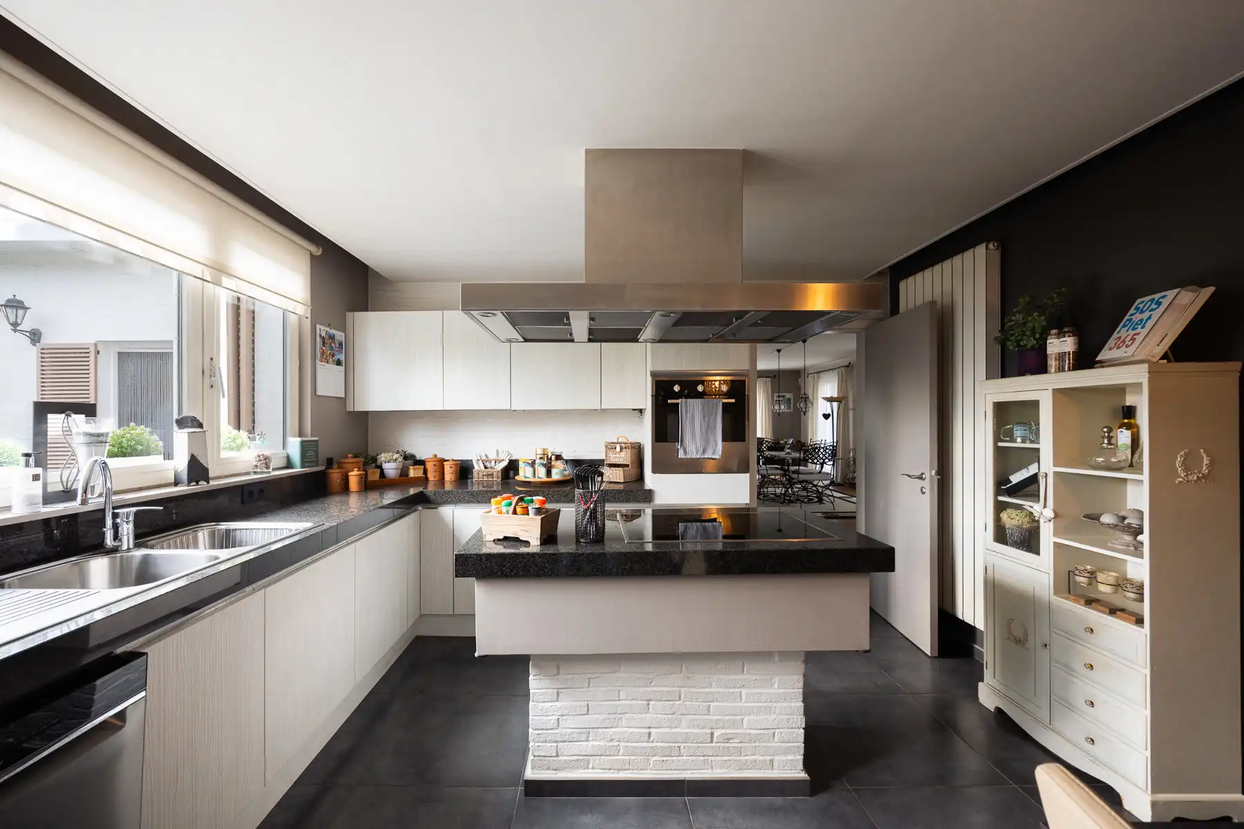 Rustig en groen gelegen statige, instapklare villa foto 15