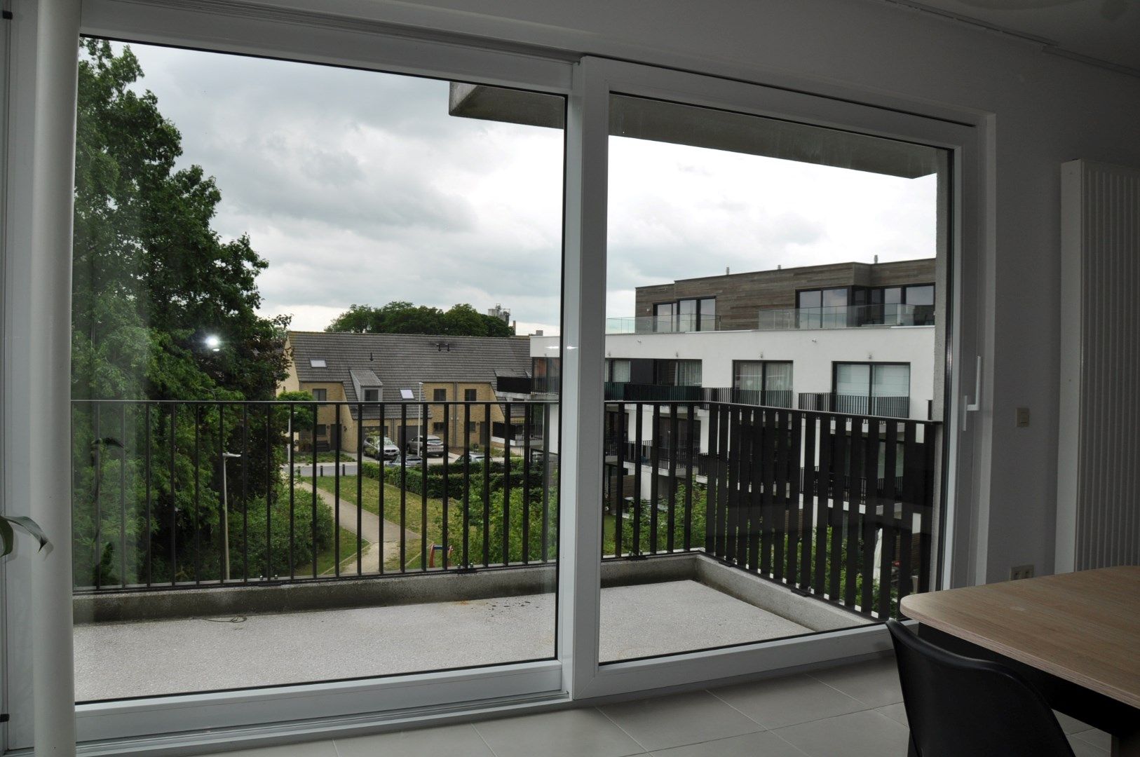 Instapklaar appartement met 2 slaapkamers, terras, staanplaats. foto 12