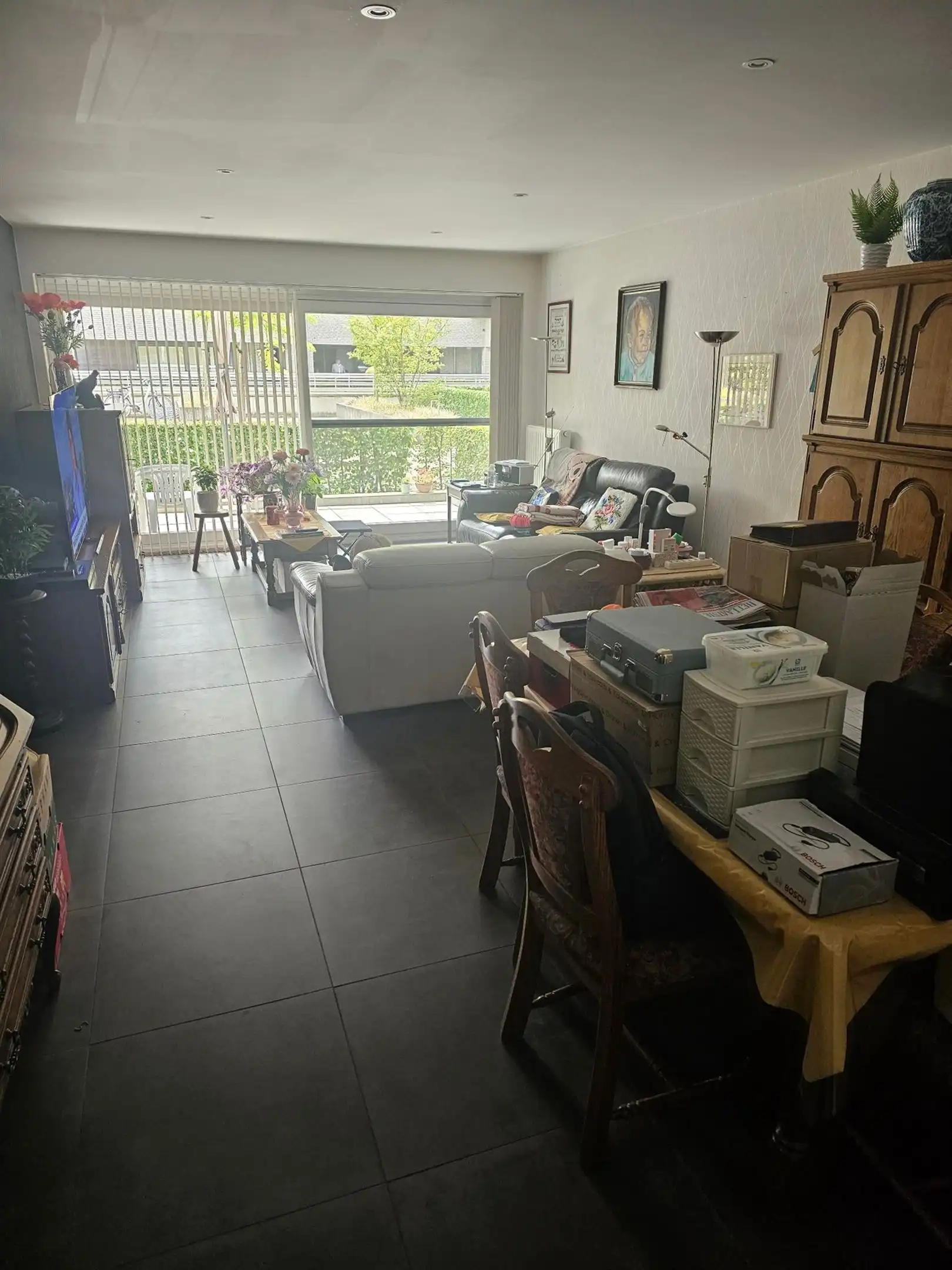 Ruim gelijkvloersappartement met groot terras en 2 slaapkamers. foto 3