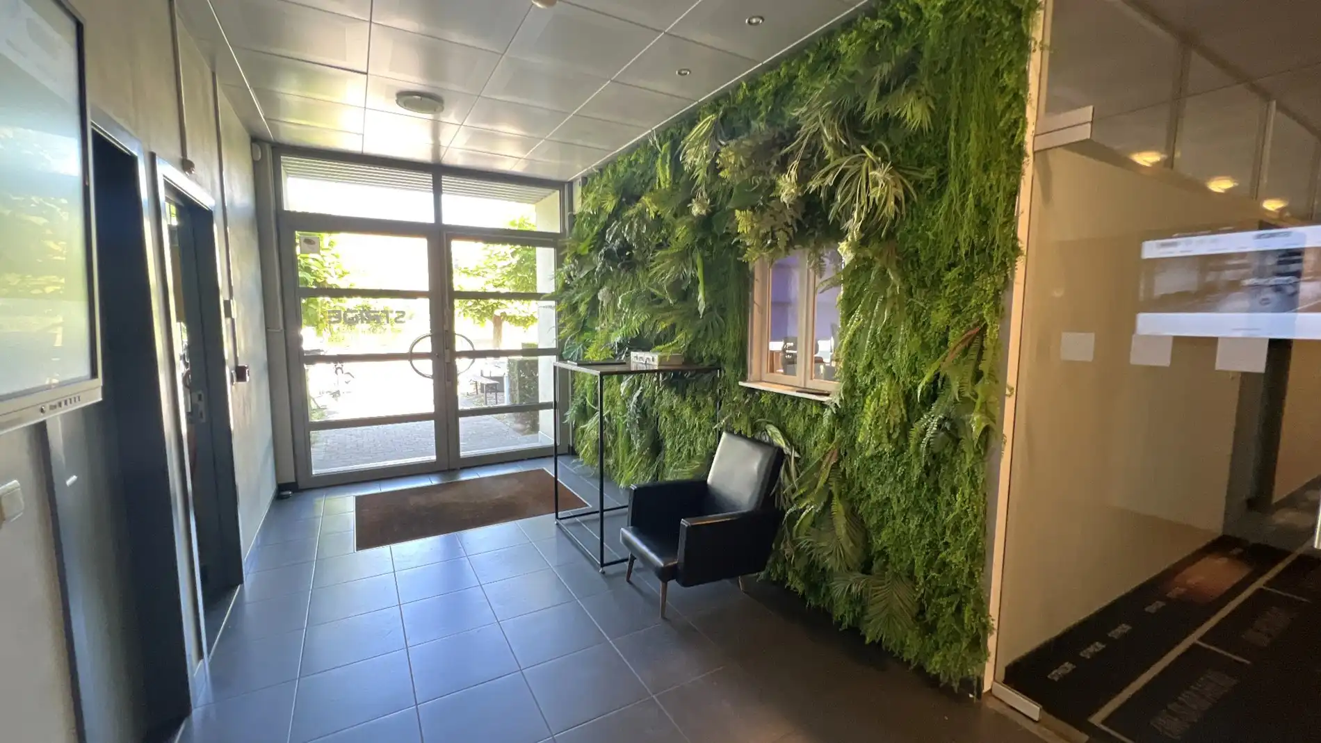 Bedrijfspand met buitenopslag te huur in het industriepark van Zwijnaarde foto 17