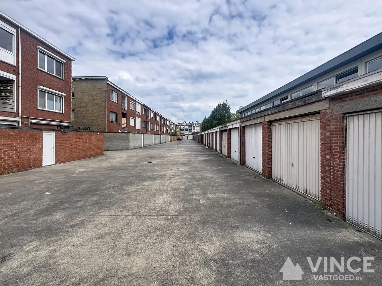 Garagebox te koop – Inrit naast Gemzenstraat 39 foto 4