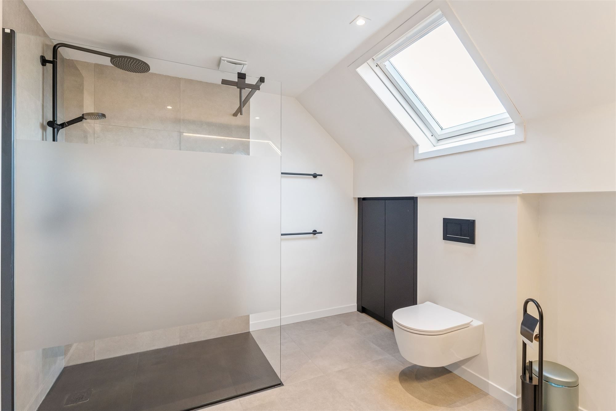 MOOI GERENOVEERDE WONING MET 4 SLAAPKAMERS OP RUSTIGE LIGGING VLAKBIJ KOERSEL CENTRUM foto 14