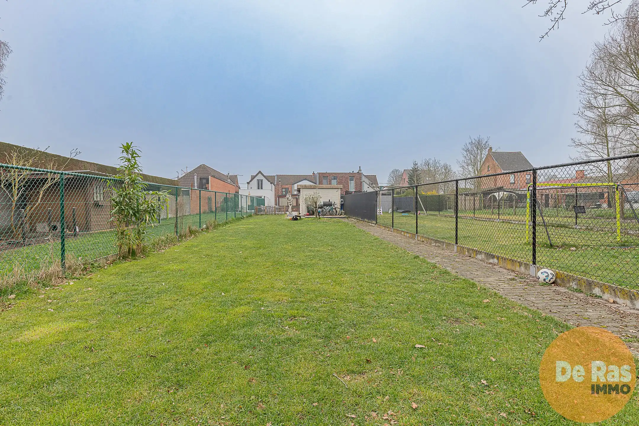 BERLARE - Leuke gezinswoning met 3 slpks, tuin en garage foto 2