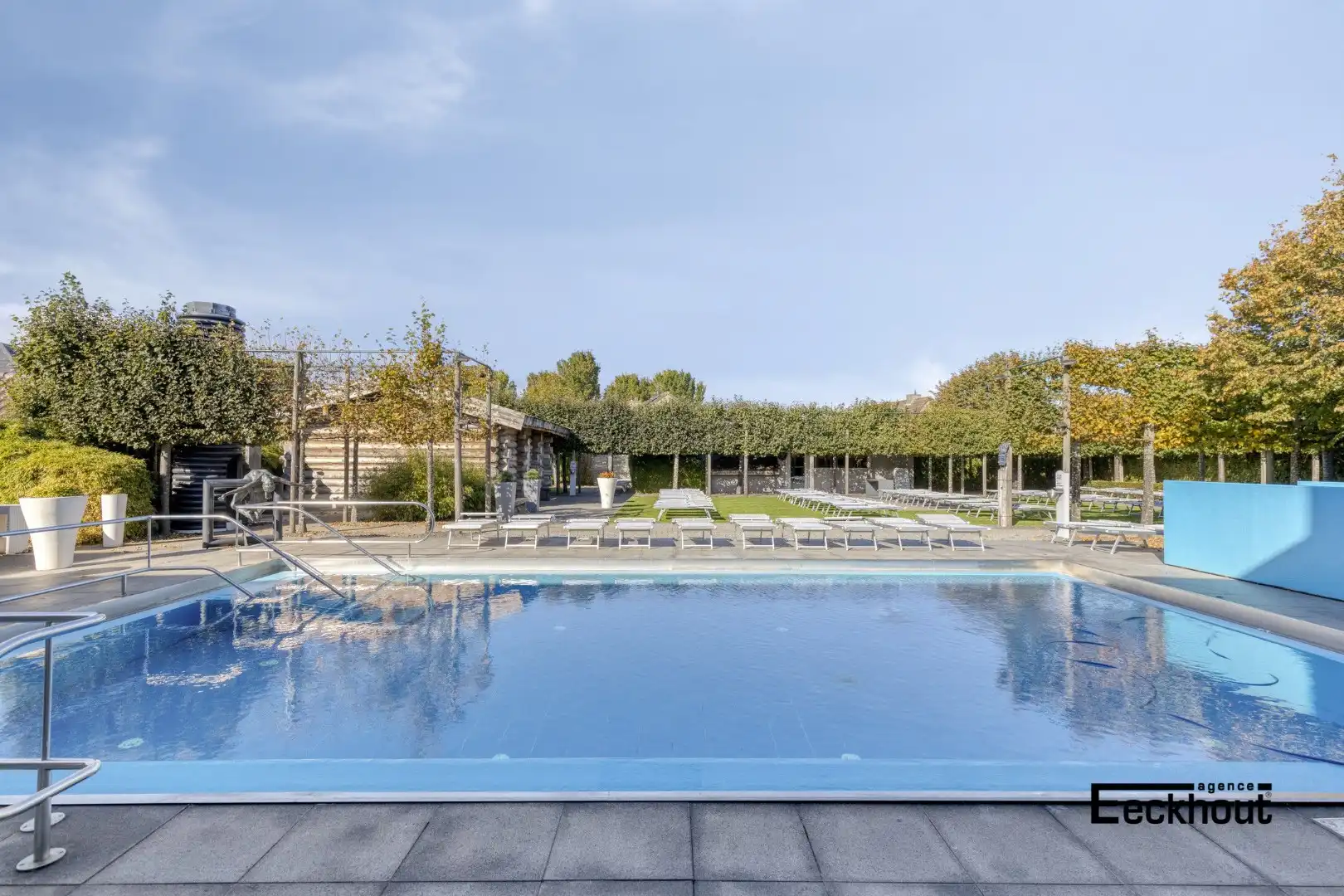 Handelscomplex op gunstige locatie foto 8