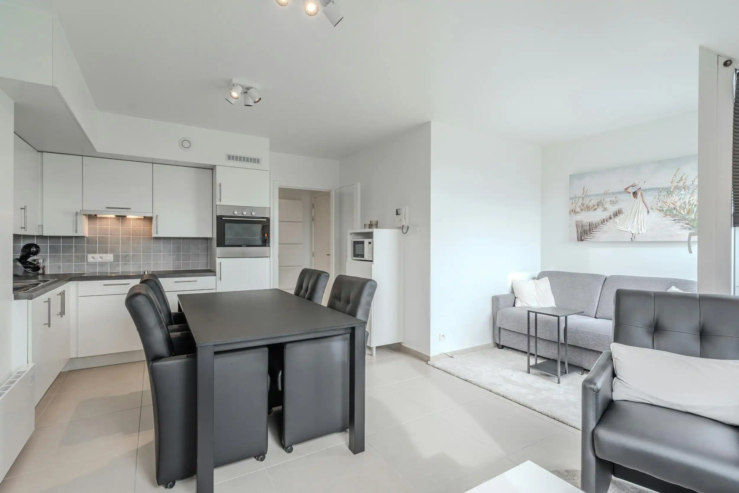 Recent éénslaapkamer appartement met terras vlakbij Zeedijk! foto {{pictureIndex}}