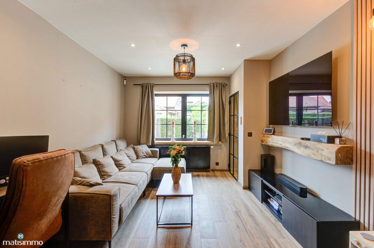 PRACHTIG, VOLLEDIG GERENOVEERDE INSTAPKLARE WONING IN TONGEREN foto 3