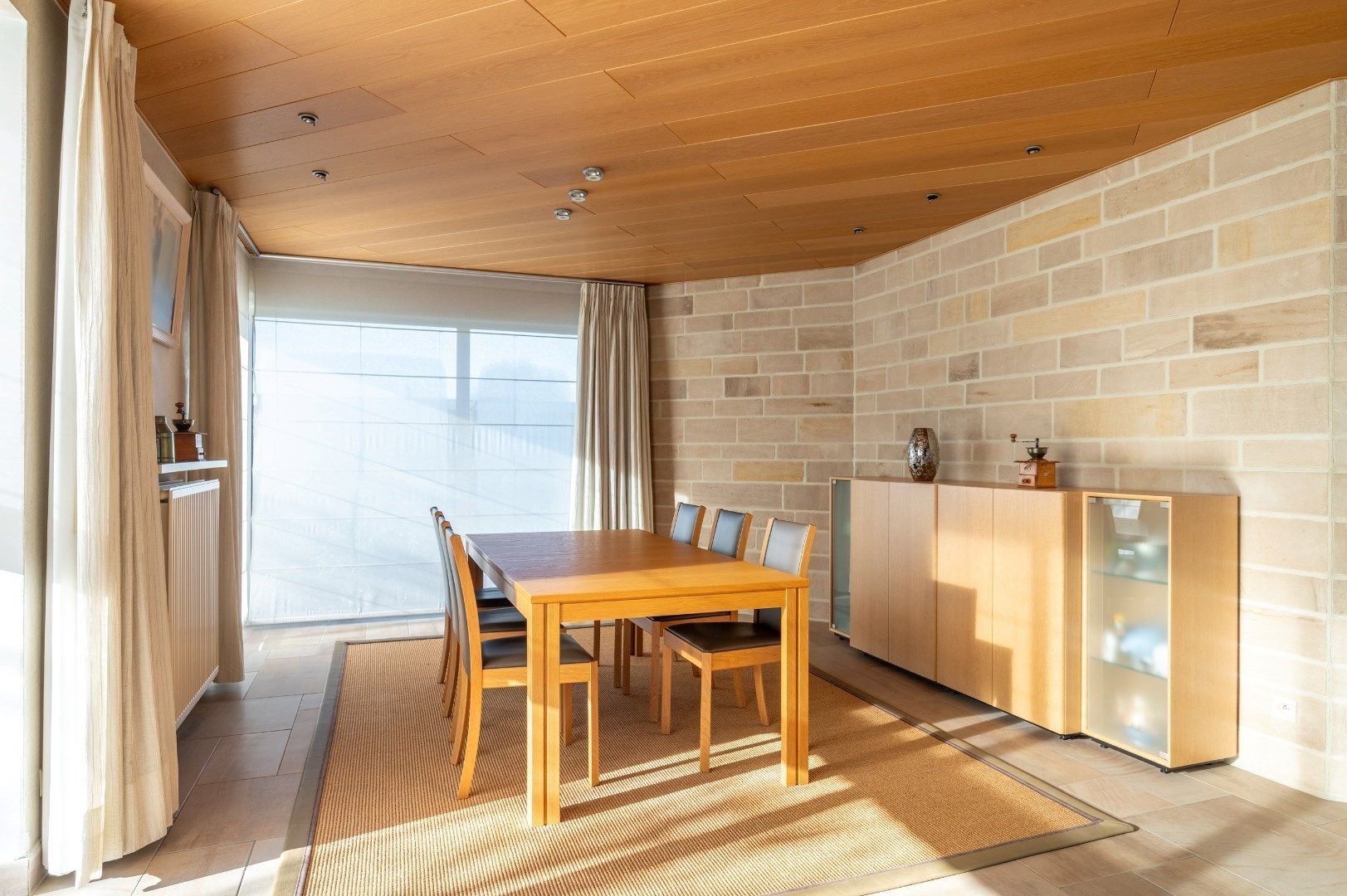 Instapklare woning met inpandige garage, 4 slk + bureau en zonnige ligging. foto 7